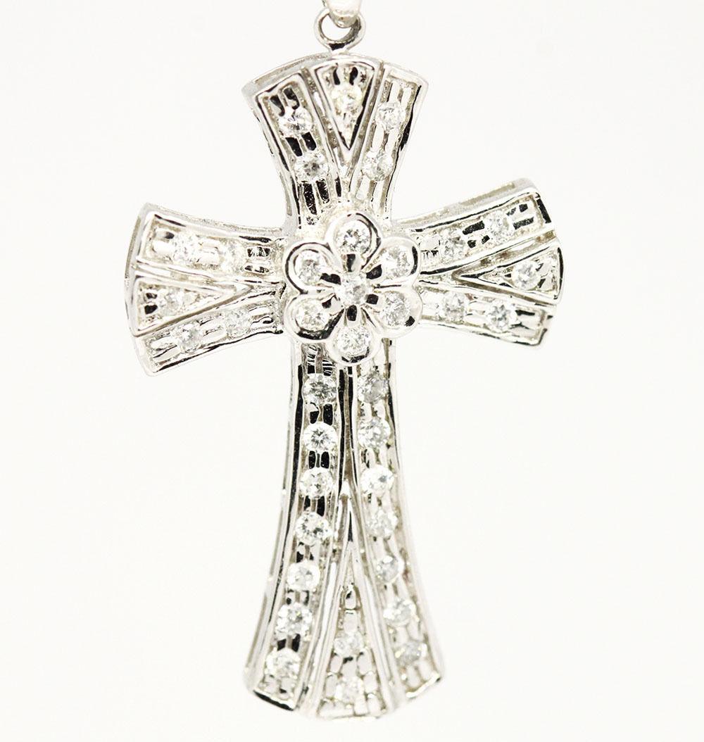 Round Cut 14 Karat Gold SI1 H 0.42 Carat Diamond Flower Cluster Byzantine Cross Necklace For Sale