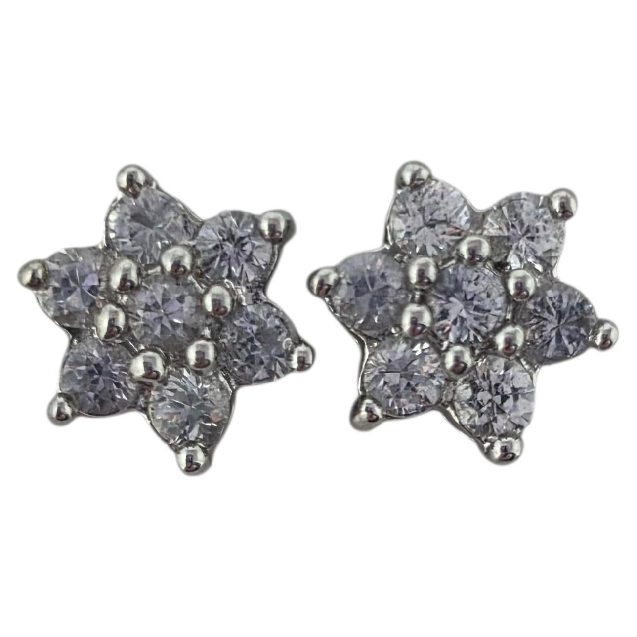 Pendientes de botón con racimo de diamantes de imitación en oro blanco de 14K #24148 en venta