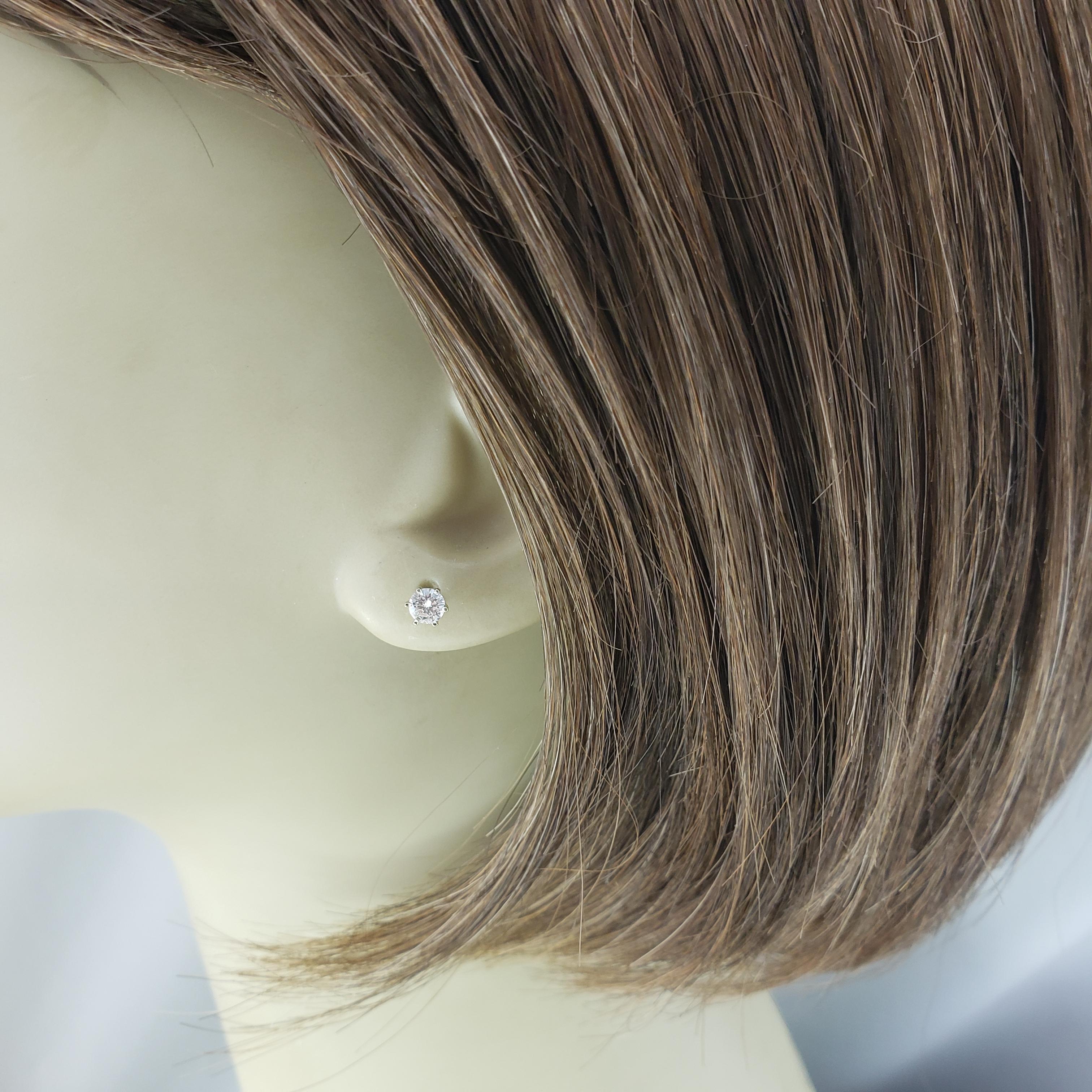 14K White Gold Single Diamond Stud Earring #21368 For Sale 2