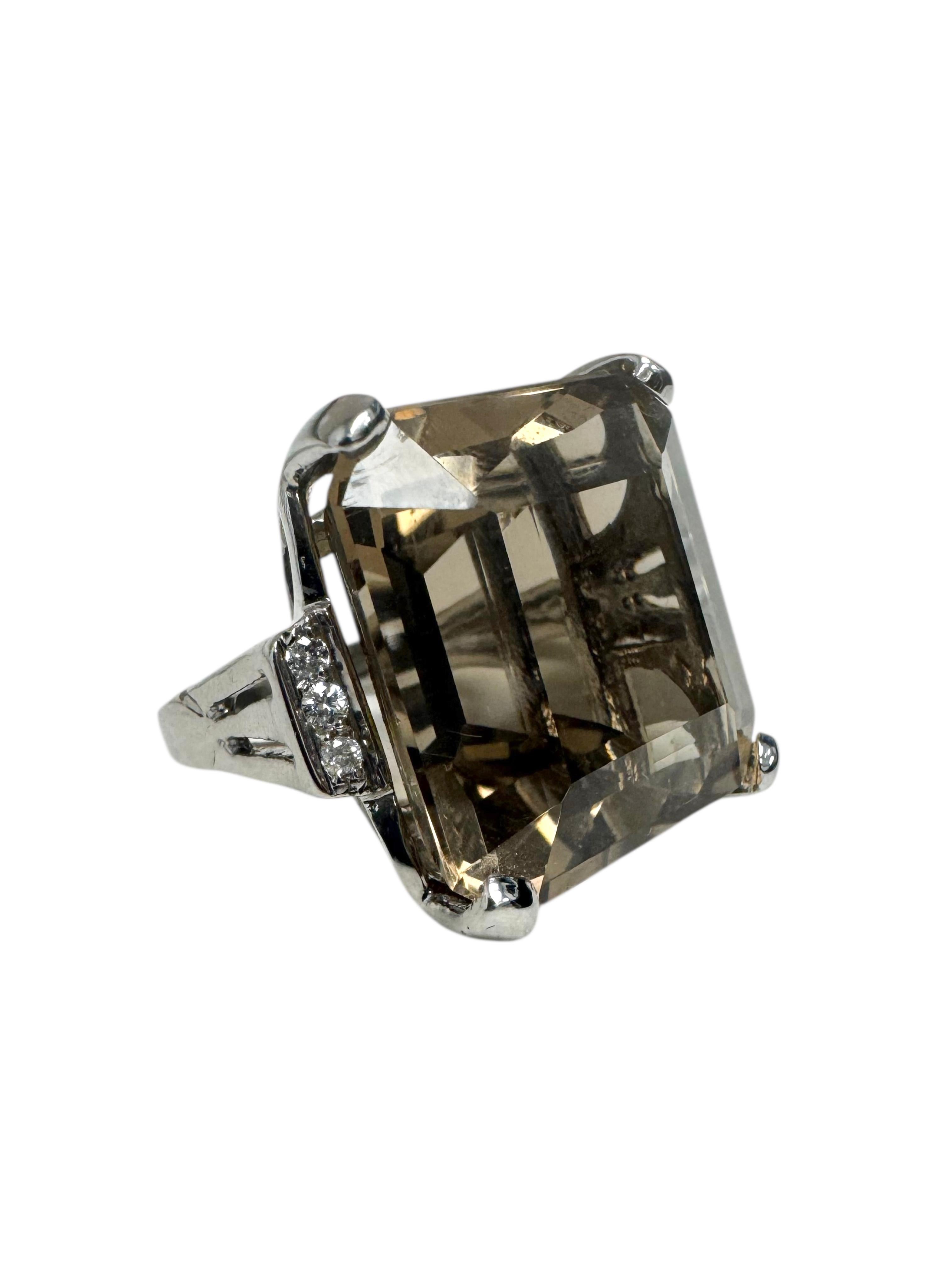 Bague de cocktail en or blanc 14K avec quartz fumé et diamants en vente 5