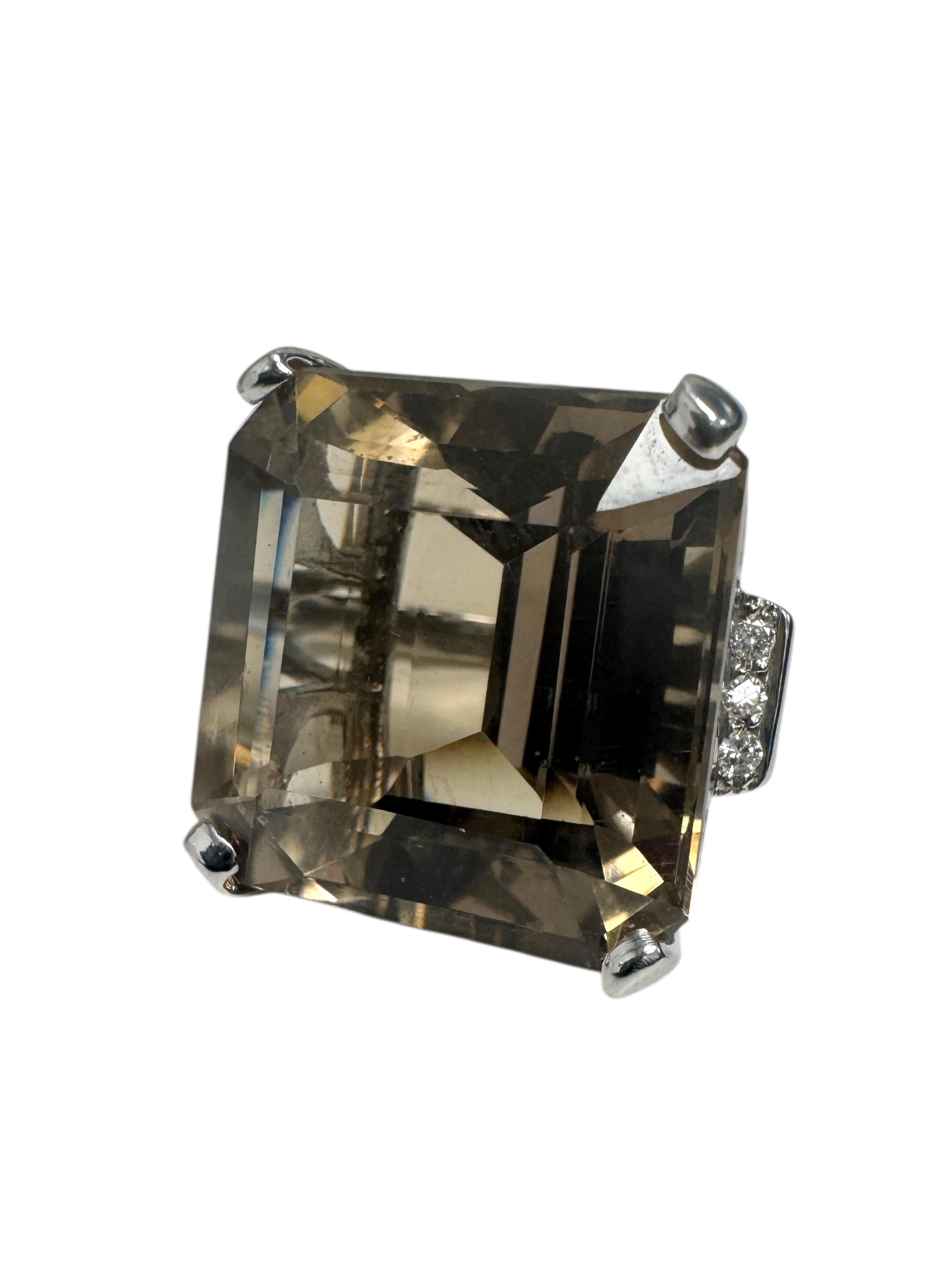 Bague de cocktail en or blanc 14K avec quartz fumé et diamants Excellent état - En vente à Great Neck Plaza, NY