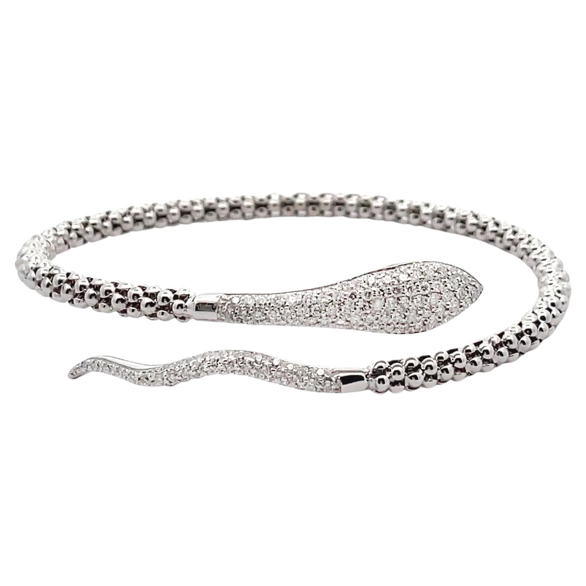 14 Karat Weißgold Schlangen-Wickelarmband mit Diamanten im Angebot