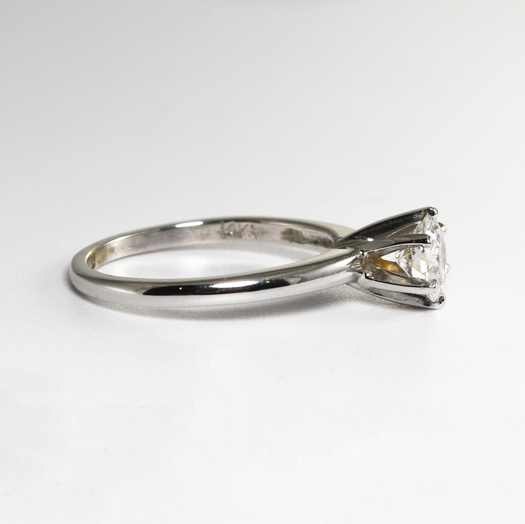 14 Karat Weißgold Solitär-Diamantring 0,74 Karat (Rundschliff) im Angebot