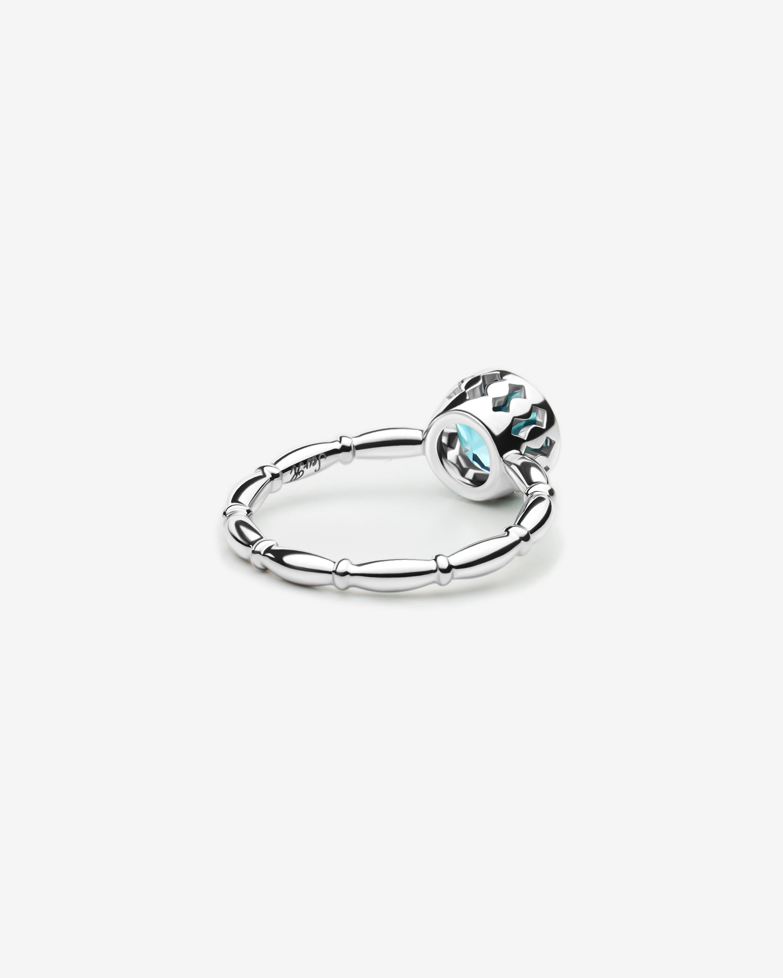 For Sale:  14k White Gold Solitaire Engagement Ring with 2.16 Carat Round Blue Zircon 3