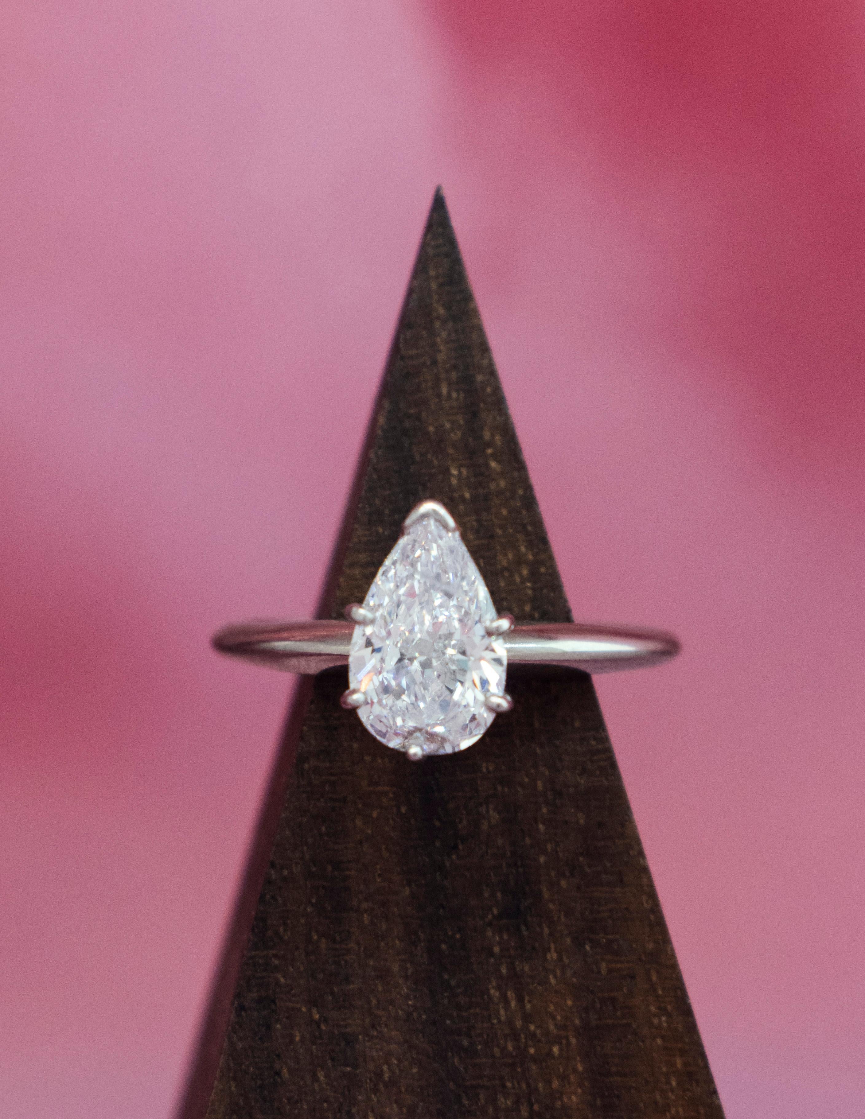 Pear Cut 14K White Gold Solitaire Engagement Ring with GIA certified Pear Diamond 1.03 ct For Sale