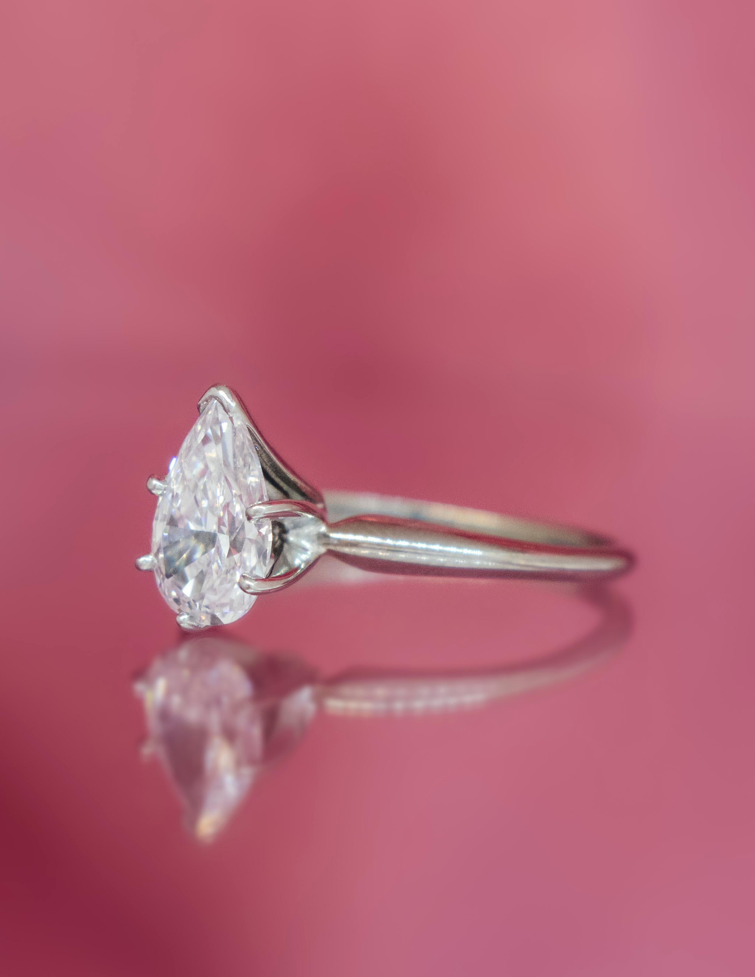 14K White Gold Solitaire Engagement Ring with GIA certified Pear Diamond 1.03 ct In Good Condition For Sale In Boone, NC