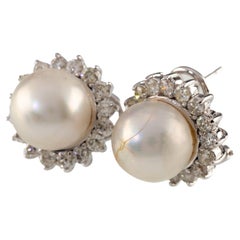 Clous d'oreilles en or blanc 14 carats avec perles de culture des mers du Sud et chaton en diamants