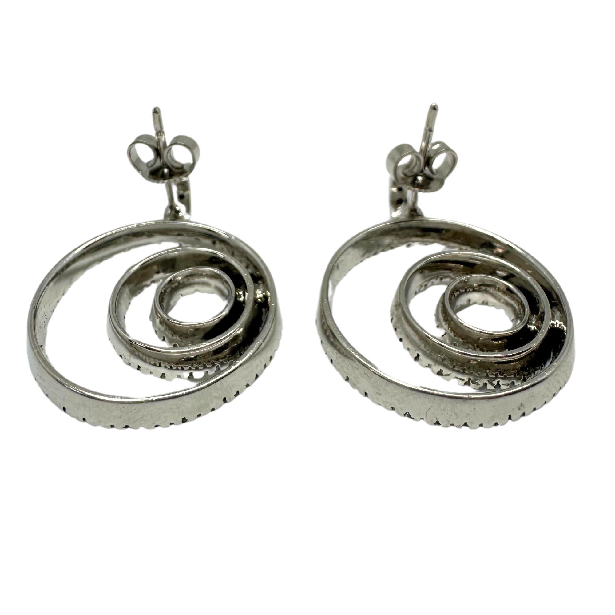 14K White Gold Spiral Diamond Earrings In Good Condition For Sale In New York, NY