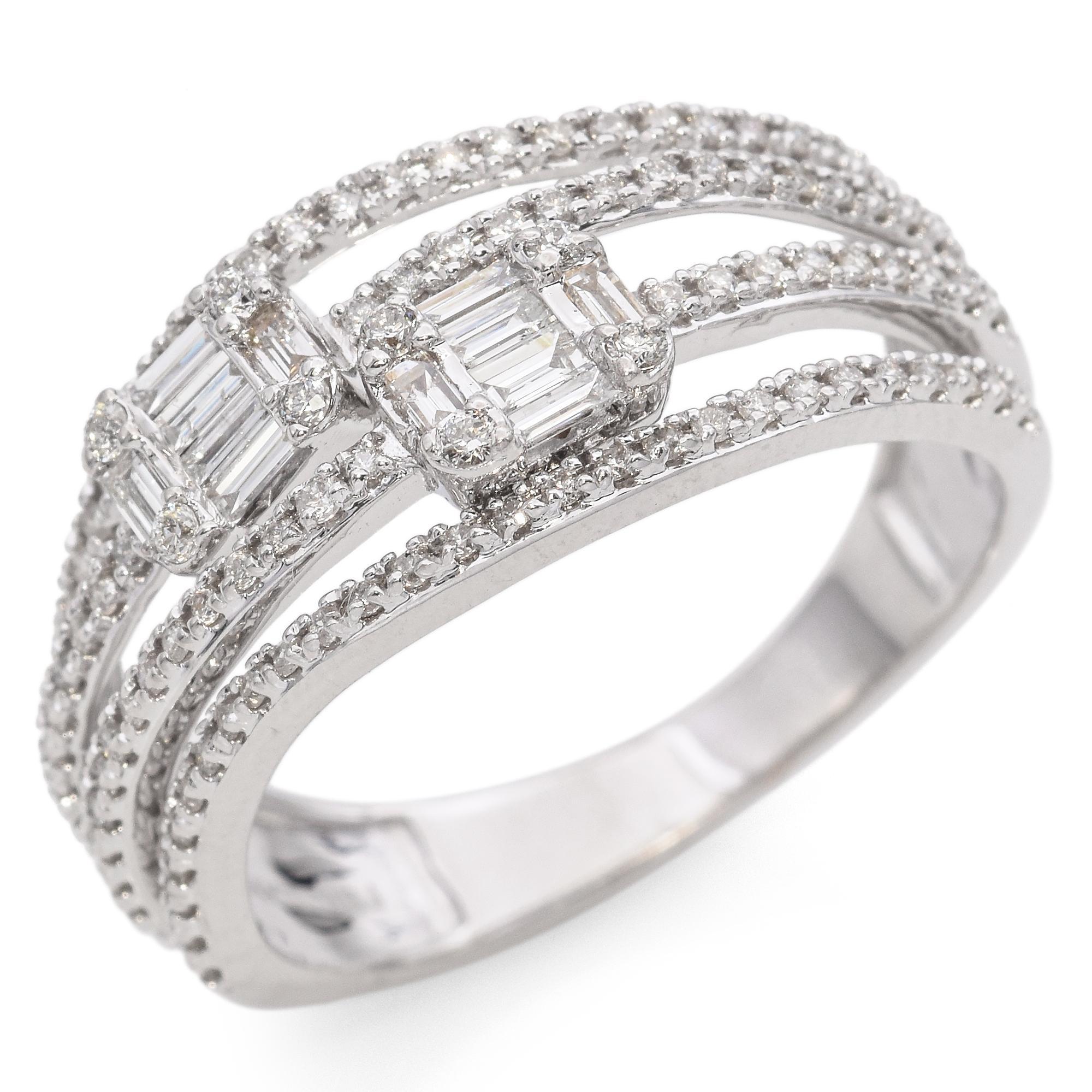 Peso: 4.4 grammi
Pietra: Diamante da 0,48 TCW (Baguette: 0,008-0,031 ct., Rotondo: 0,0025 ct.)
Misure: 10,35 x 22,7 x 3,15 mm
Misura dell'anello: 7,25
Punzone: 14KT UBJ

CODICE ARTICOLO: BR-1482-121824-08