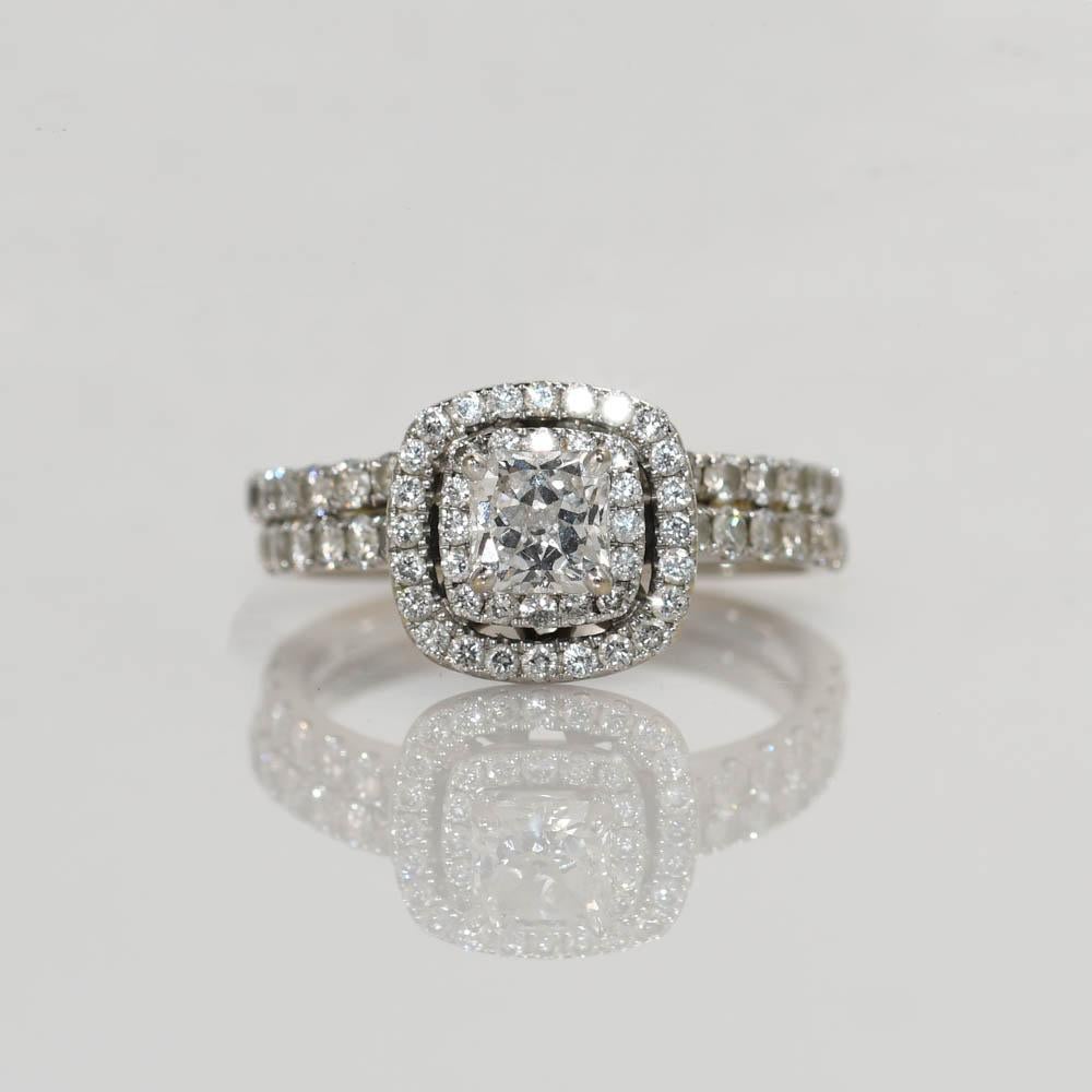 Bague de fiançailles en or blanc 14K à diamant brillant modifié carré 0.70ct en vente 3