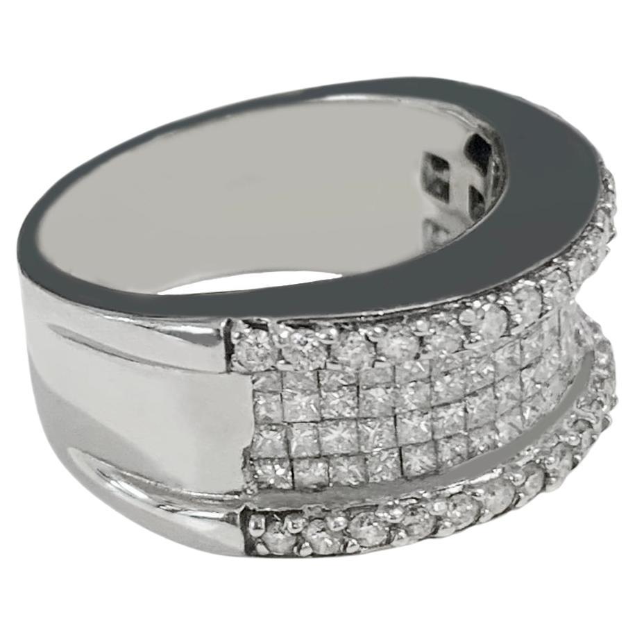 -Custom made

-14k White gold

-Ring size: 7.5

-Weight: 2.7gr

-Width: 0.4”

-Diamonds: 2.70ct, VS clarity, G color
