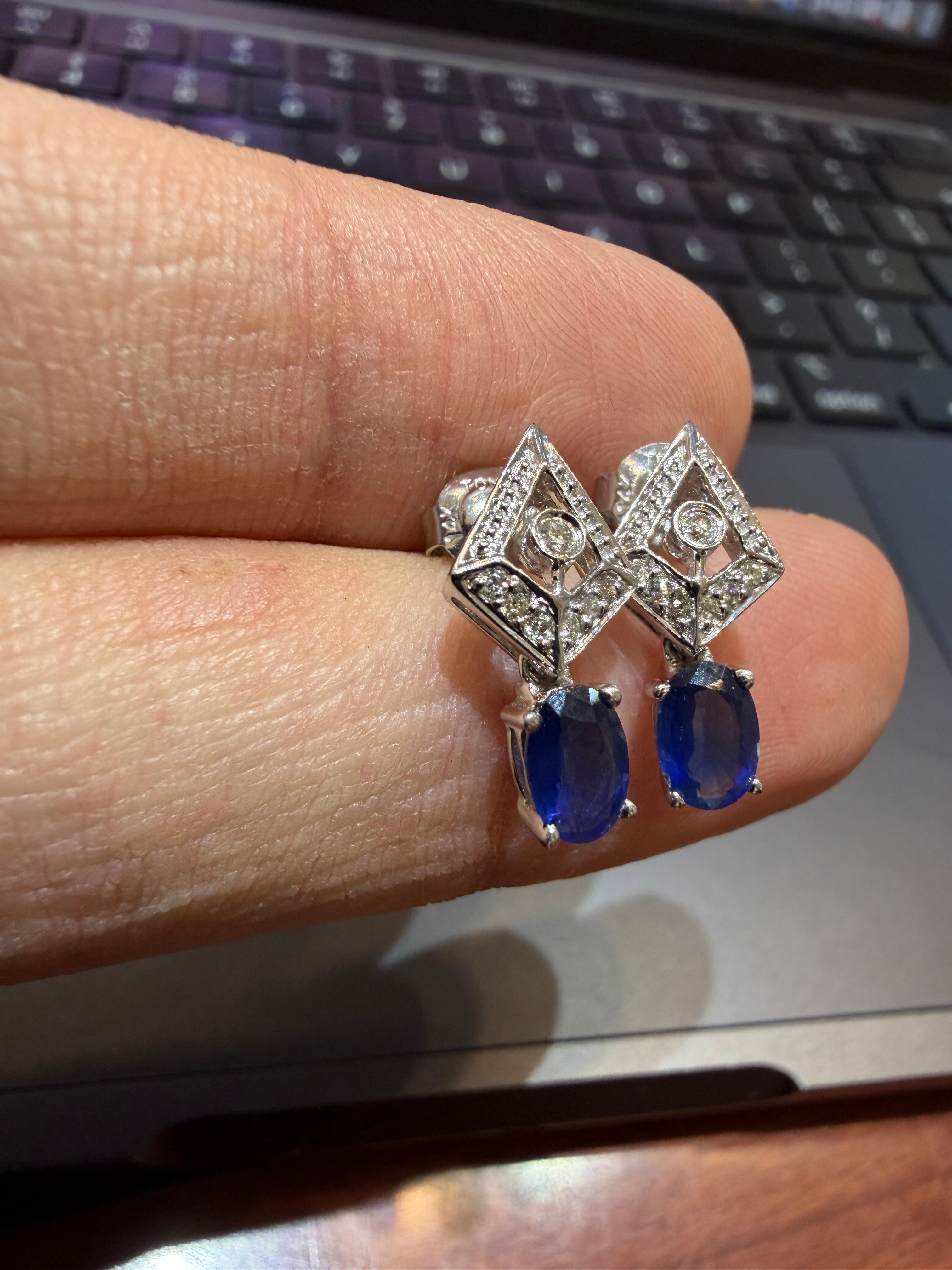 Art Déco Orecchini a goccia in oro bianco 14K con zaffiro e diamante dello Sri Lanka in vendita