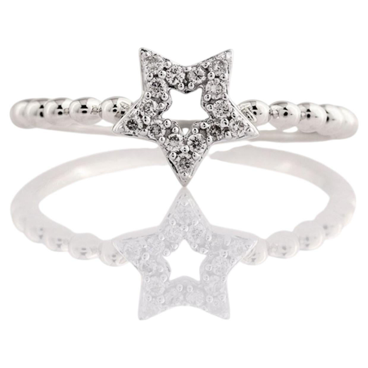 Bague en or blanc 14 carats avec motif étoile, sertie de 15 diamants naturels. en vente