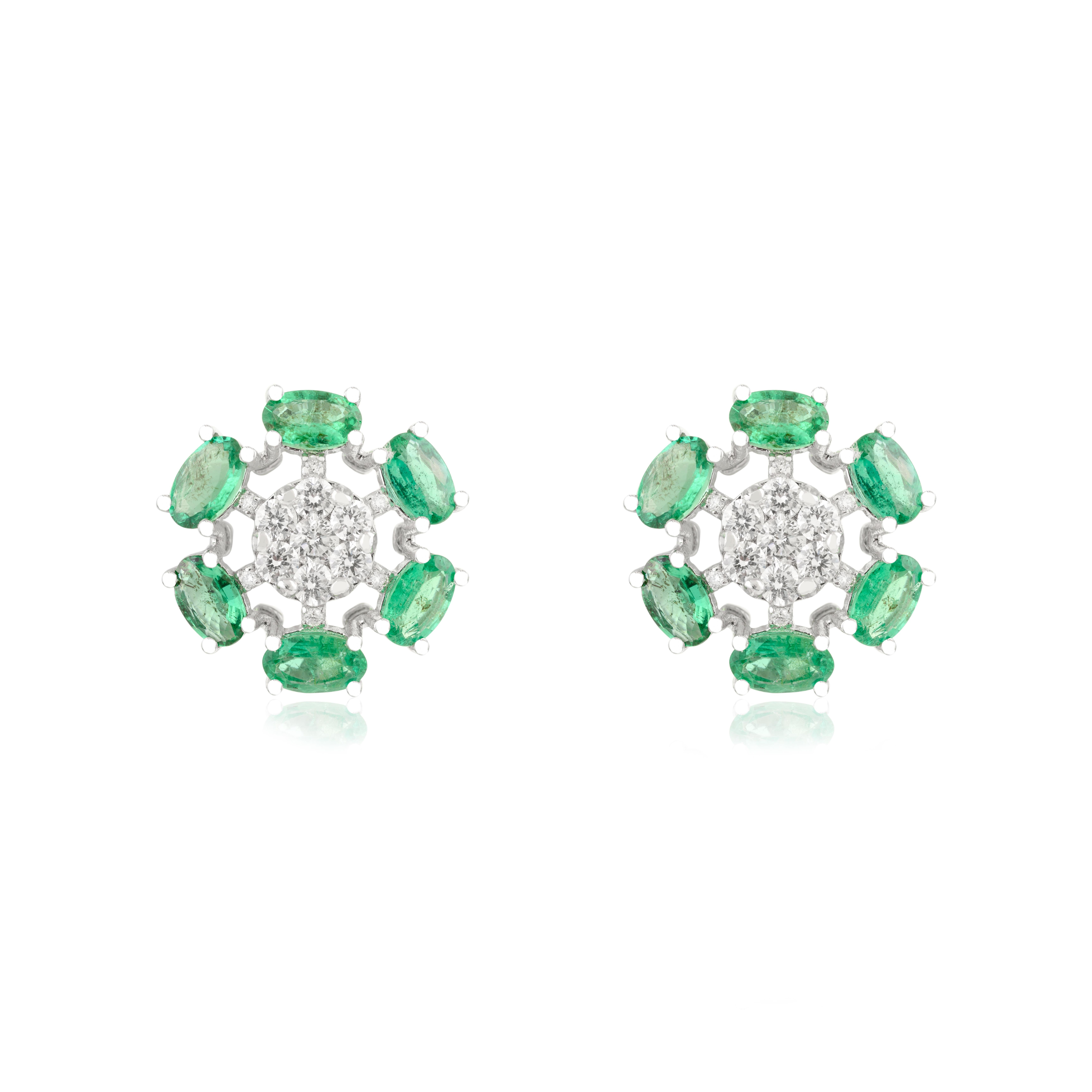 Pendientes de oro blanco de 14 quilates con esmeralda natural y diamantes Joyas de lujo en venta 1