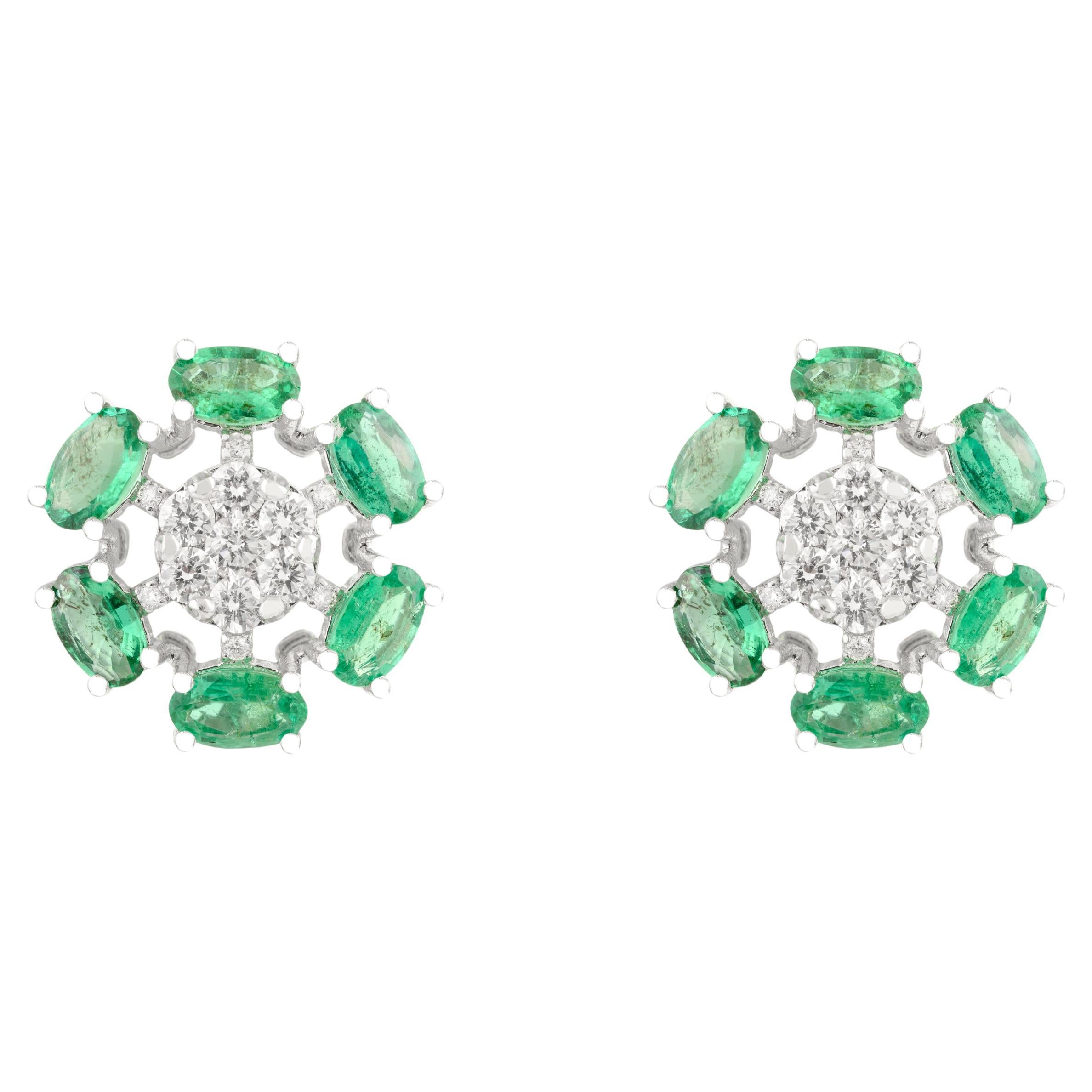 Pendientes de oro blanco de 14 quilates con esmeralda natural y diamantes Joyas de lujo en venta