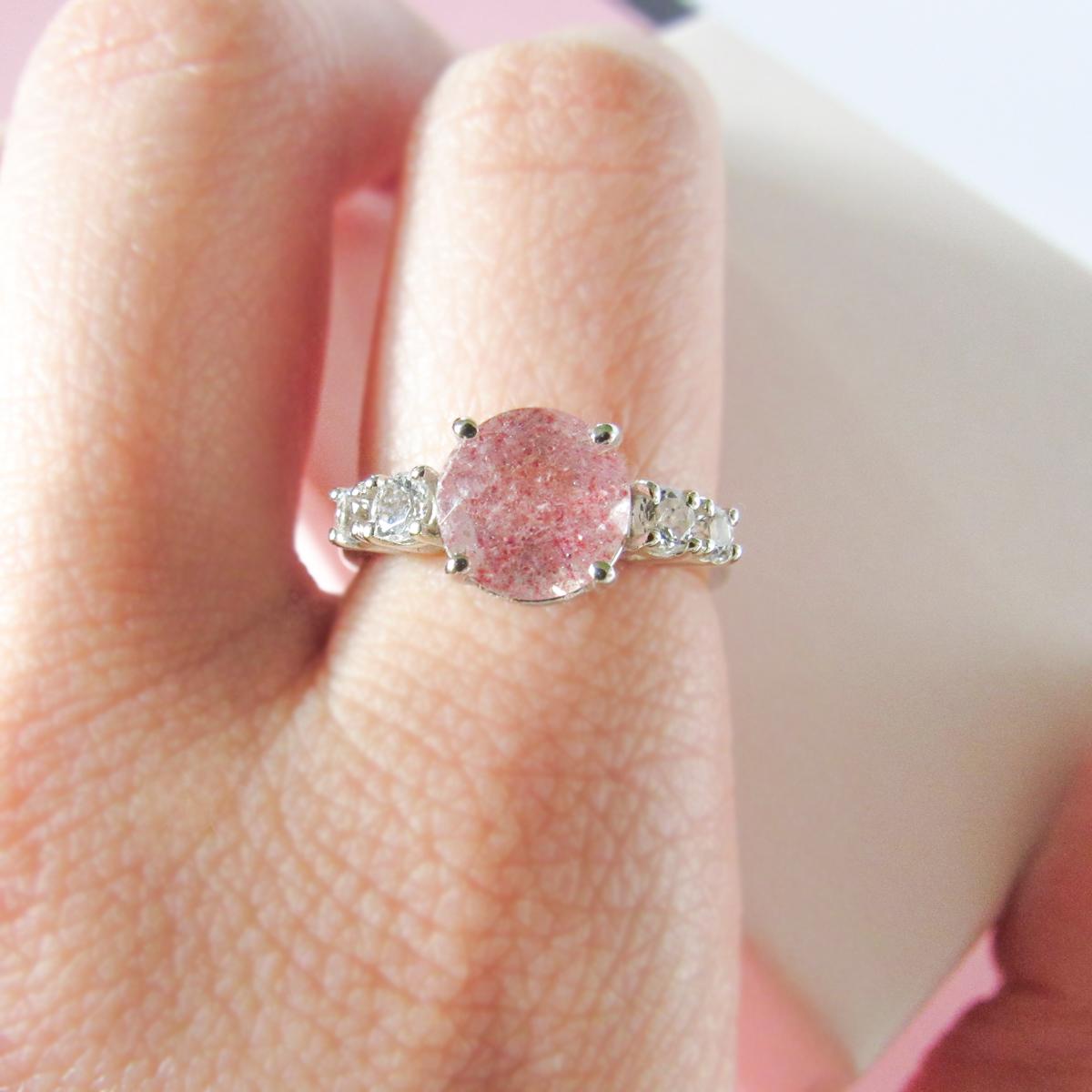 Strawberry Dot Ring

MADE TO ORDER *Please note that we take 30 business days to create your jewel before its ready to ship.  

A 14K white gold ring with a Strawberry Quartz. The Strawberry Quartz is rare and exotic gemstone. It has inclusions of