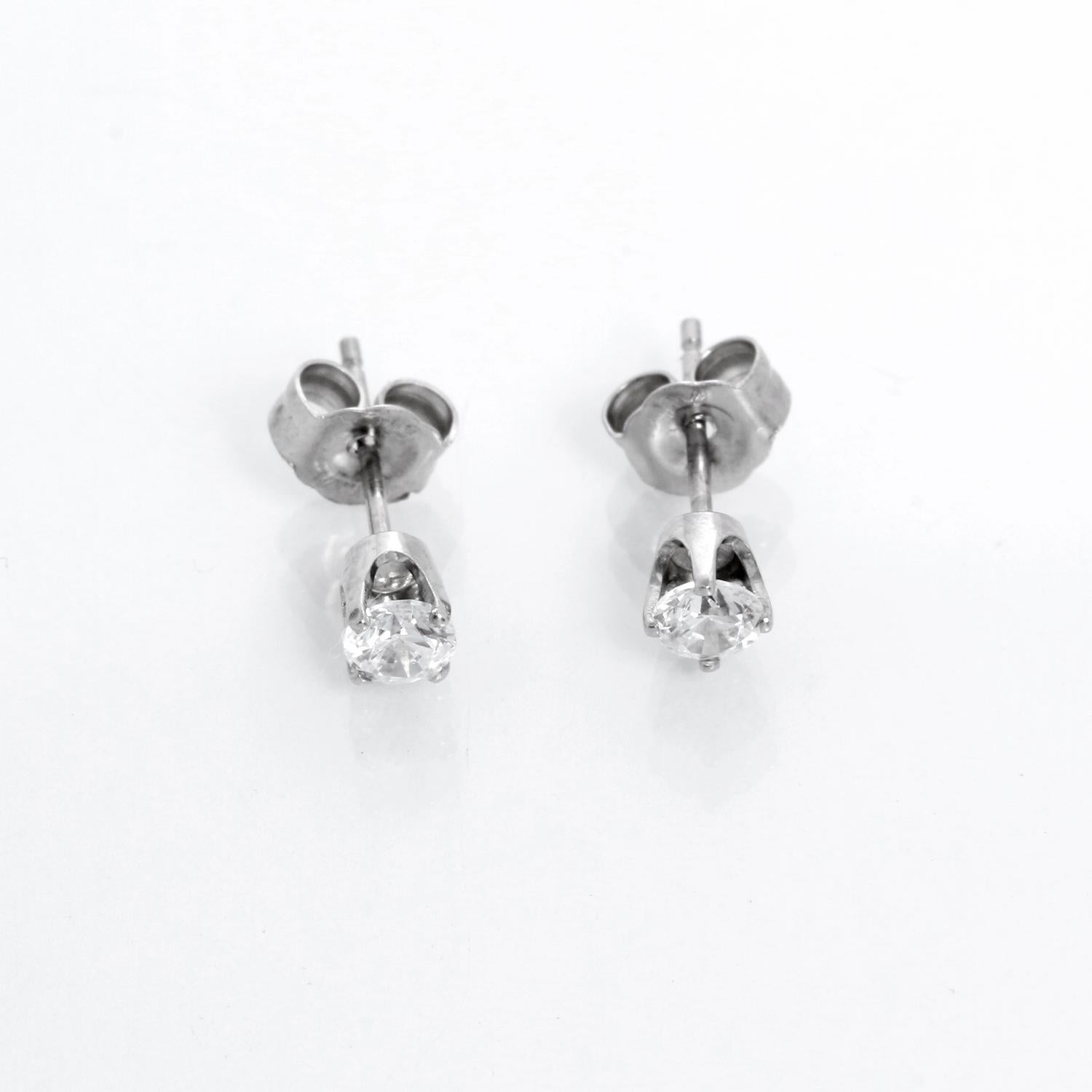 14k White Gold Studs .25 cts In Excellent Condition For Sale In Dallas, TX