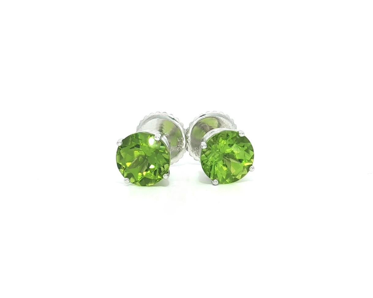 Orecchini a vite in oro bianco 14k con peridoto verde di 8 mm e 4,41 ct. in vendita 6
