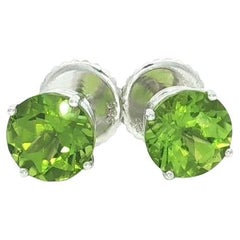 Orecchini a vite in oro bianco 14k con peridoto verde di 8 mm e 4,41 ct.