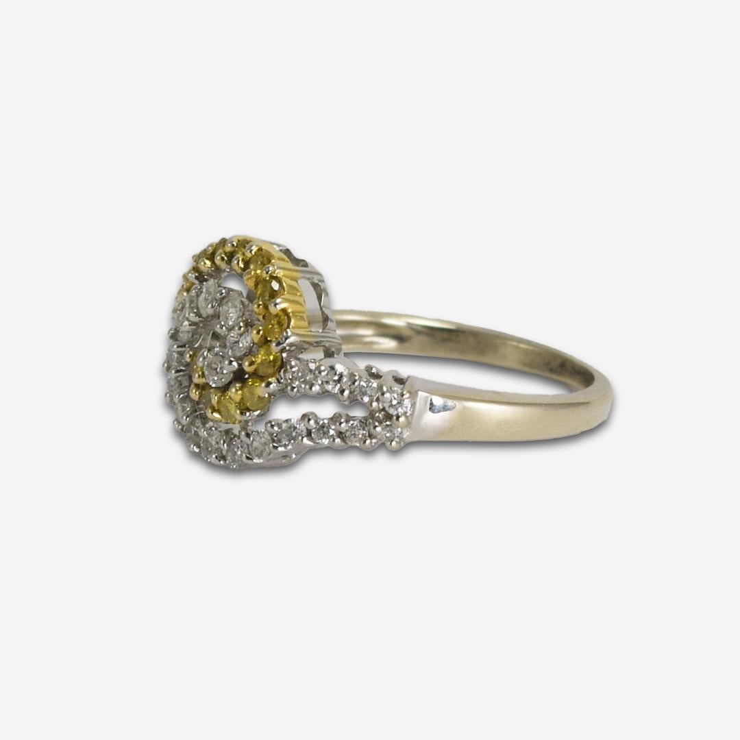 Anillo de diamantes con diseño de remolino en oro blanco de 14 quilates 0,50 ct en venta 1