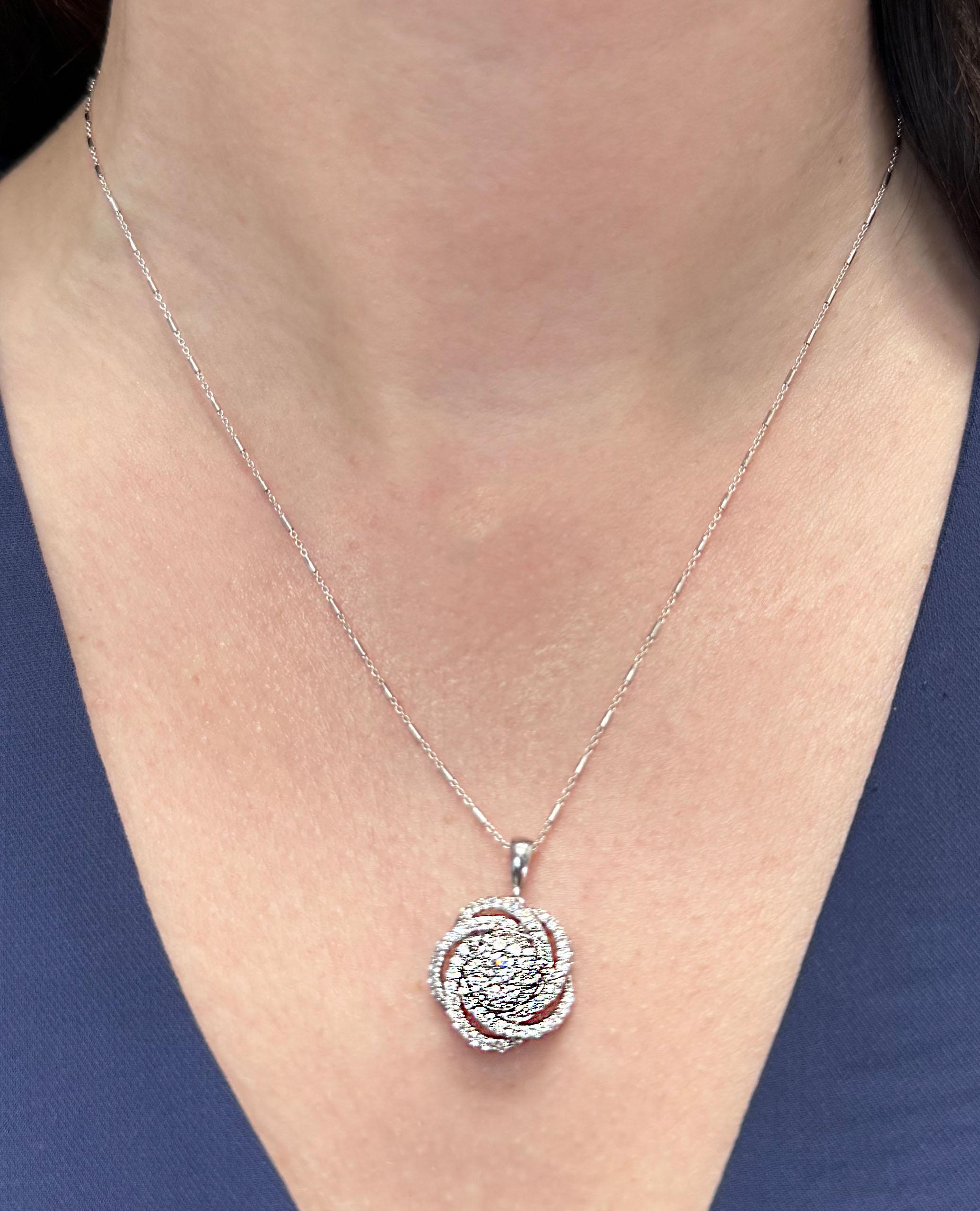 14K White Gold Swirl Floral Pendant Necklace In Good Condition For Sale In Old Tappan, NJ