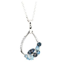 Collar con colgante de oro blanco de 14 quilates con topacios «Swiss Blue» y «London Blue» y diamantes