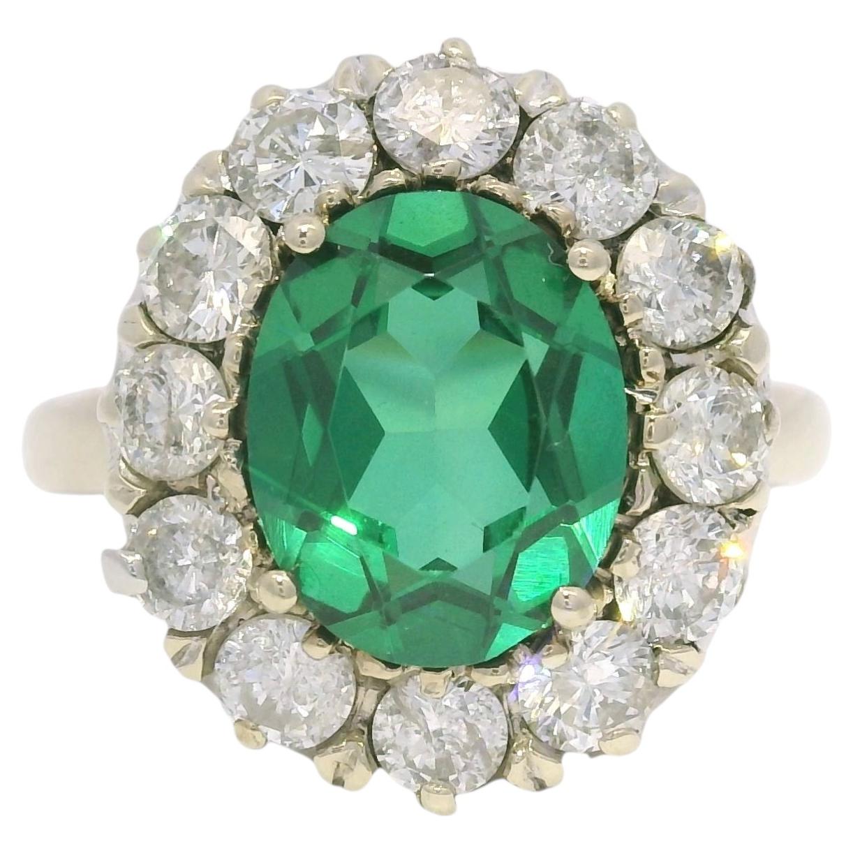 14K Weißgold Synthetischer Ovaler Smaragd & Natürlicher Diamant Halo Ring Vorrätig