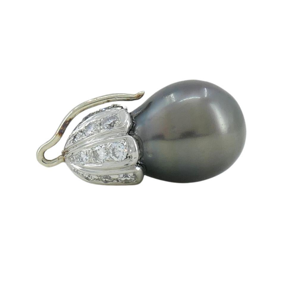 Colgante realzador de diamantes con perla de Tahití en oro blanco de 14k en venta 1