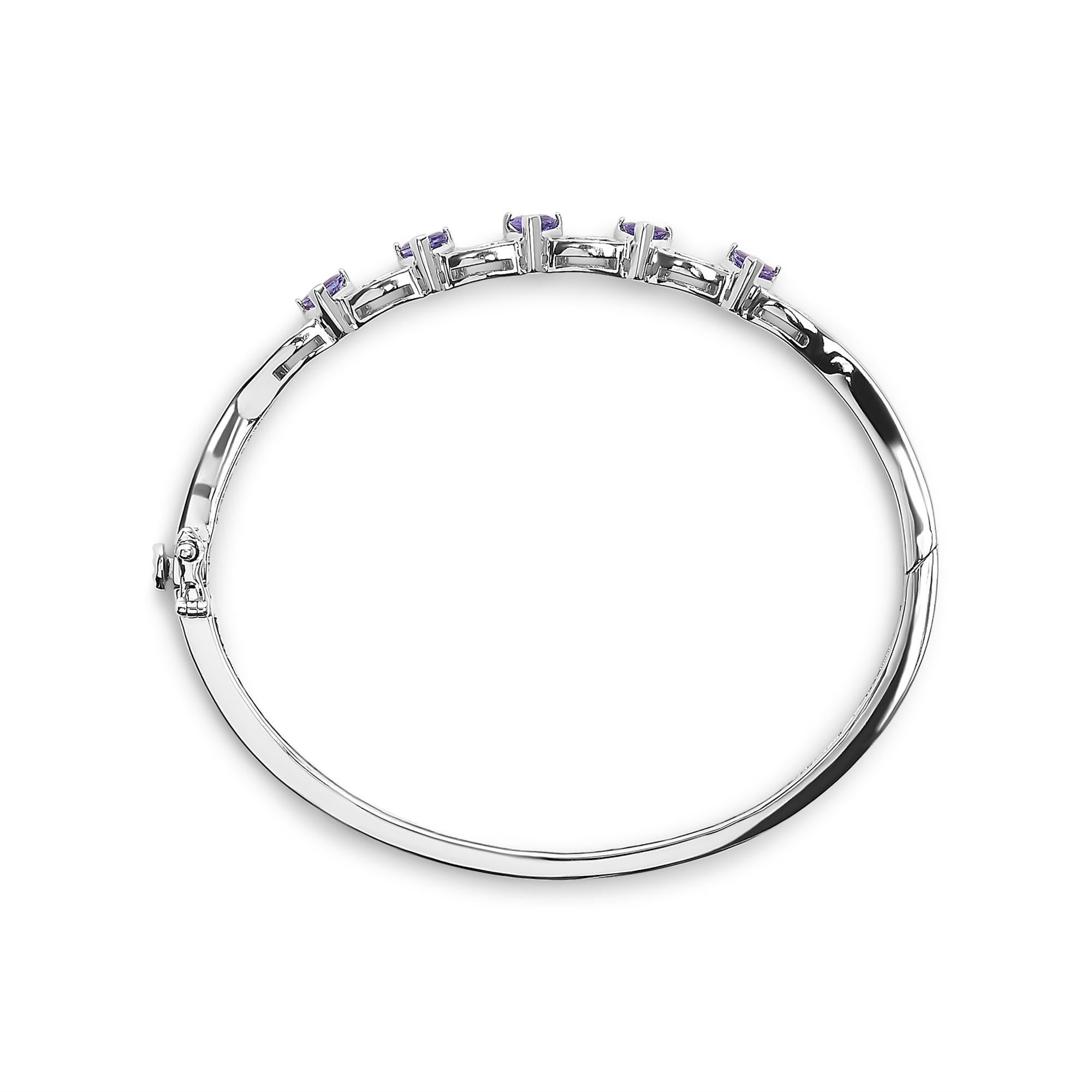 Moderno Bracciale con tanzanite e diamanti da 1/3 di carato in oro bianco 14K in vendita