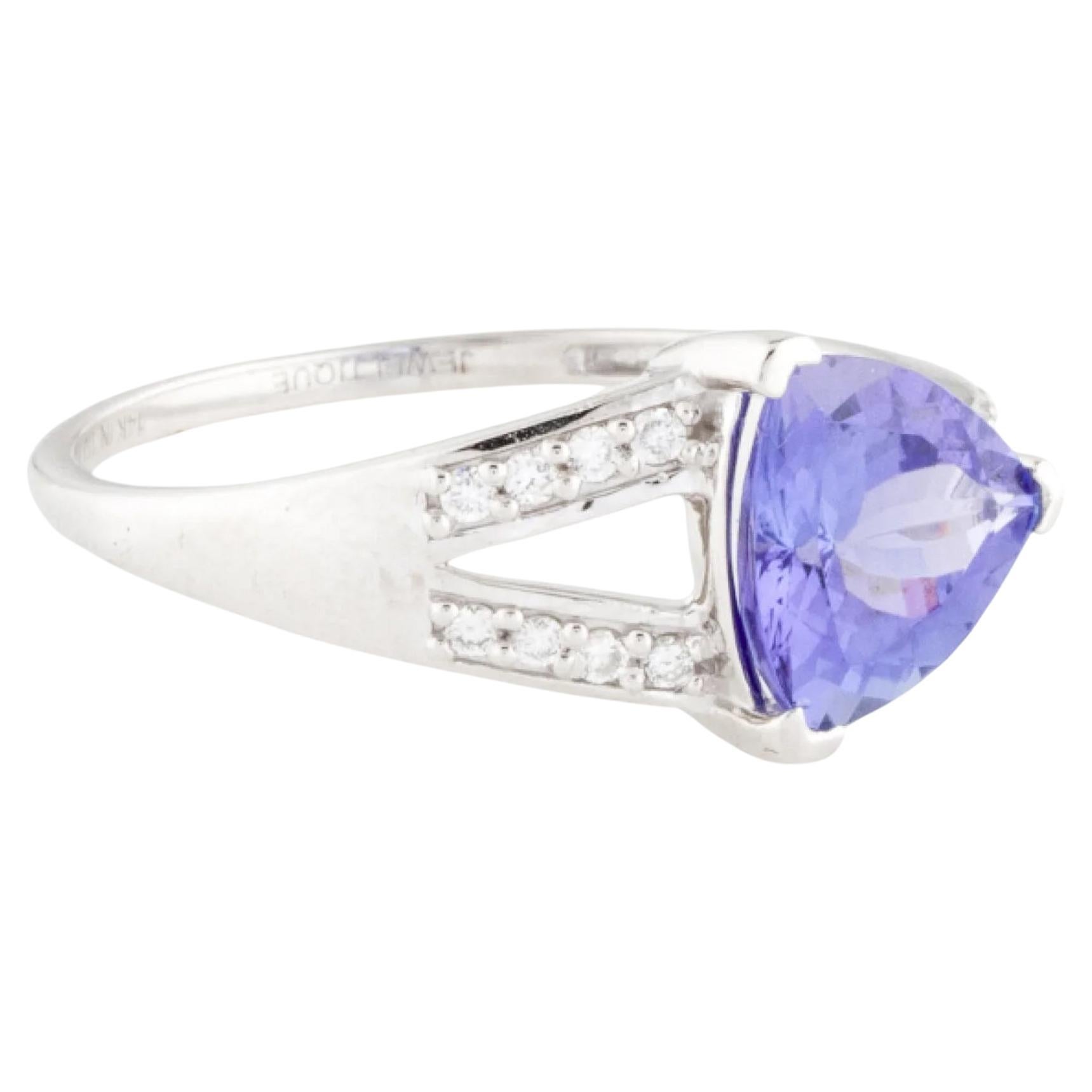 Exquisite 14K Tanzanite & Diamond Cocktail Ring, Size 7.25 - Statement Jewelry For Sale