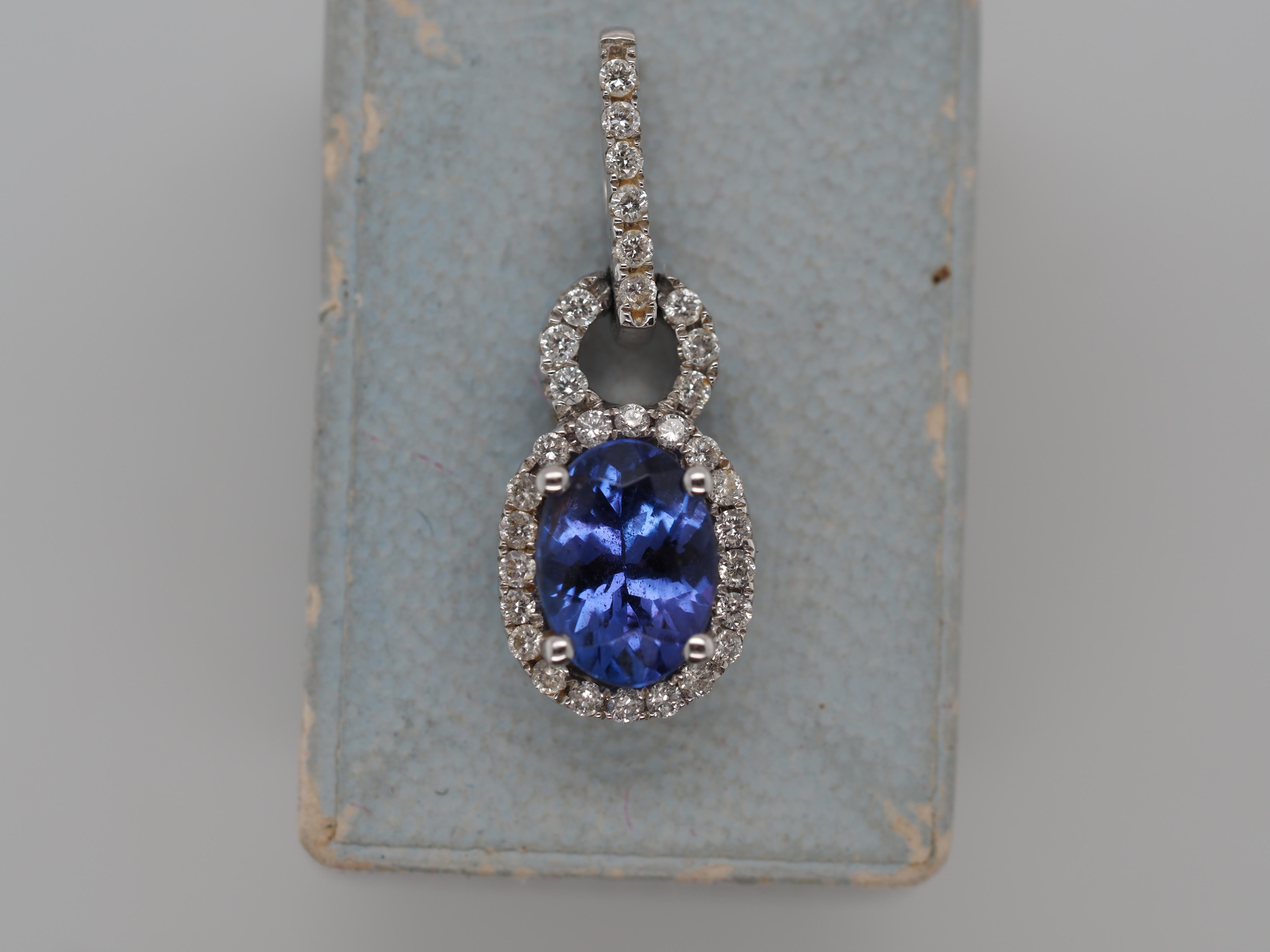 Dettagli dell'articolo:
Tipo di metallo: Oro bianco 14 carati [con marchio di garanzia e test].
Peso: 1.3 grammi
Dettagli tanzanite: 1,00ct, Naturale, Viola, Taglio ovale
Dettagli sui diamanti: .30 ct, peso totale, colore G-H, purezza VS, brillante