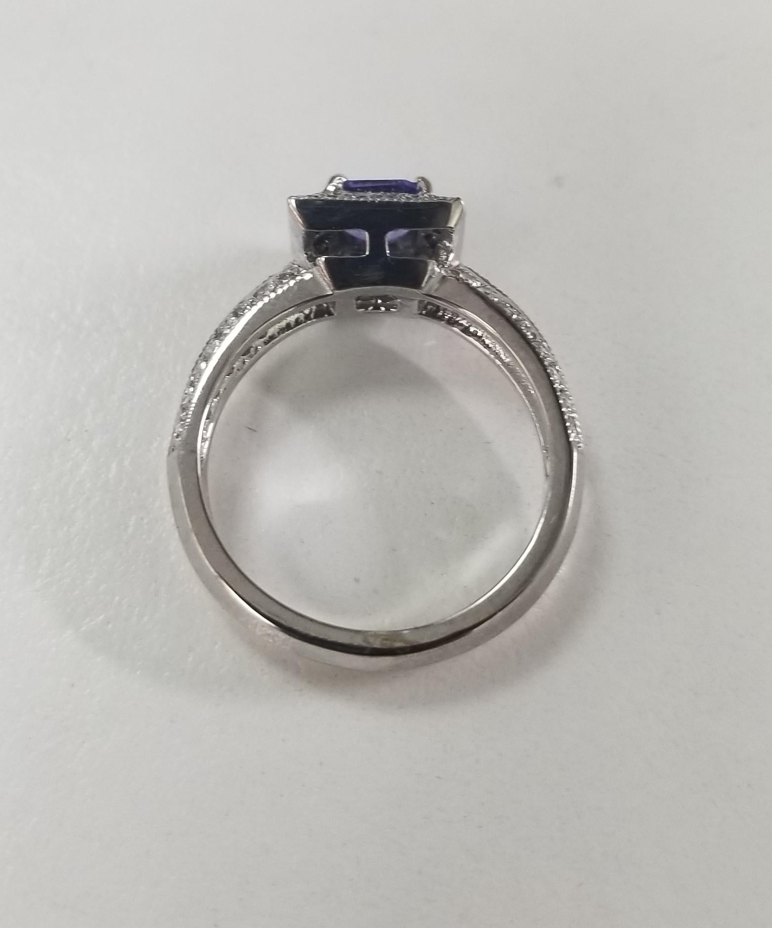 14 Karat White Gold Tanzanite and Diamond Ring with Halo In New Condition For Sale In Los Angeles, CA