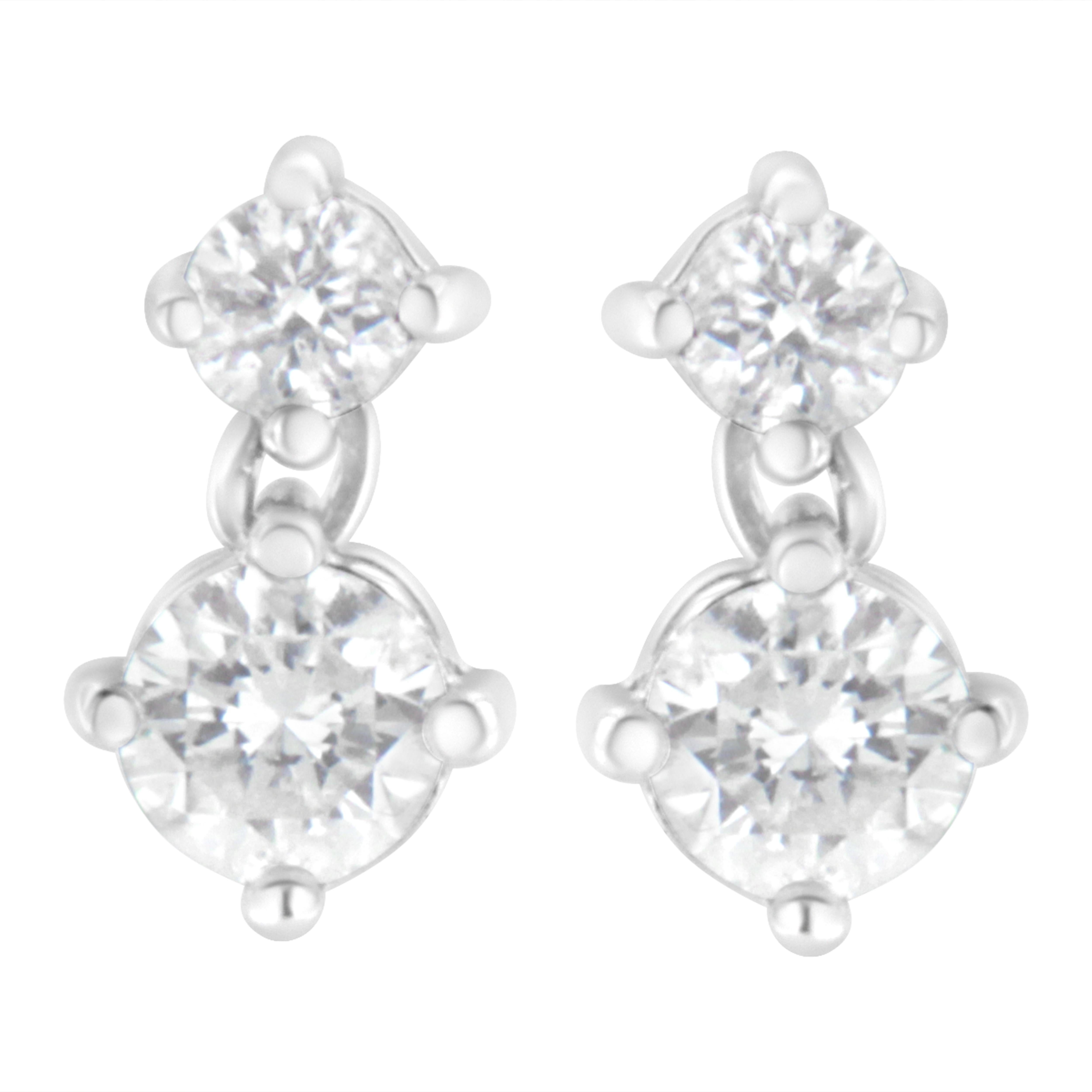 Moderno Orecchini con doppio diamante in oro bianco 14K in vendita