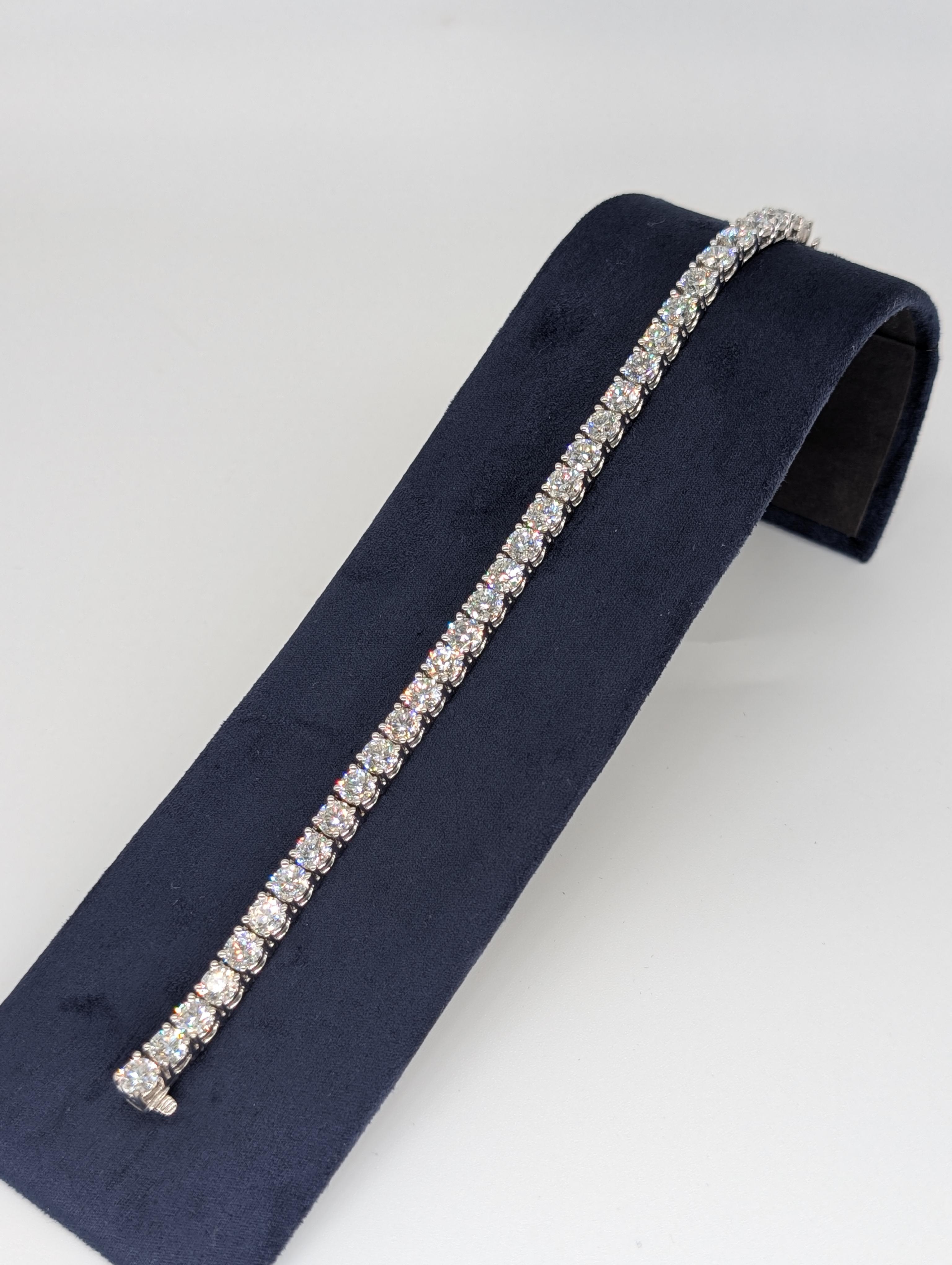 Bracelet tennis en or blanc 14 carats avec diamants totalisant 16,20 de couleur G-H et de pureté SI Neuf - En vente à New York, US