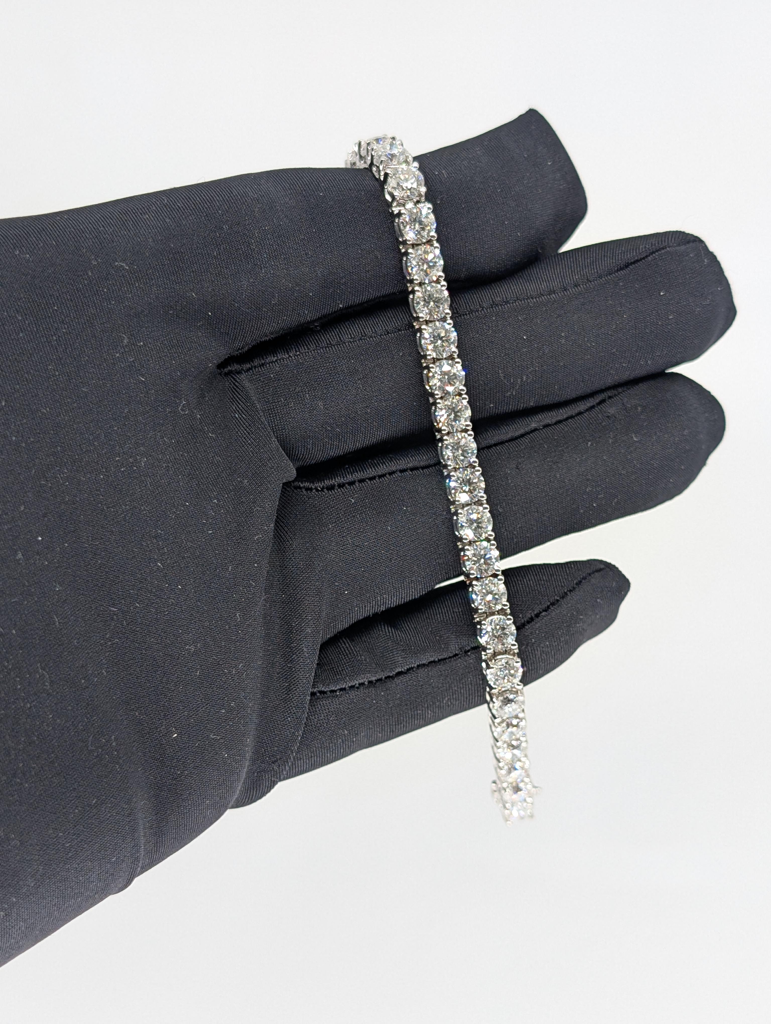 Bracelet tennis en or blanc 14 carats avec diamants totalisant 16,20 de couleur G-H et de pureté SI Unisexe en vente