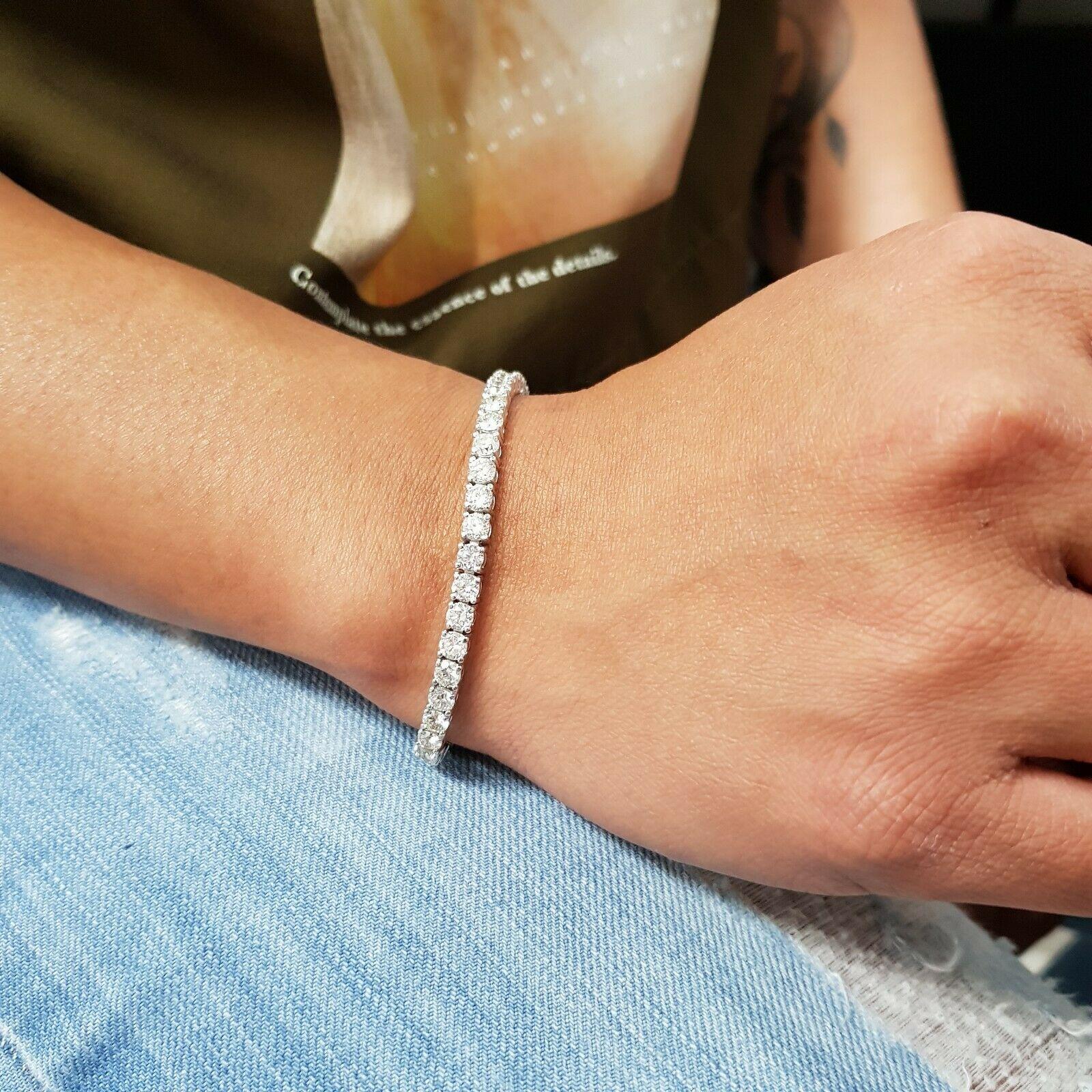 Bracelet tennis en or blanc 14 carats avec 48 diamants ronds pesant 8,20 carats Excellent état - En vente à Los Angeles, CA