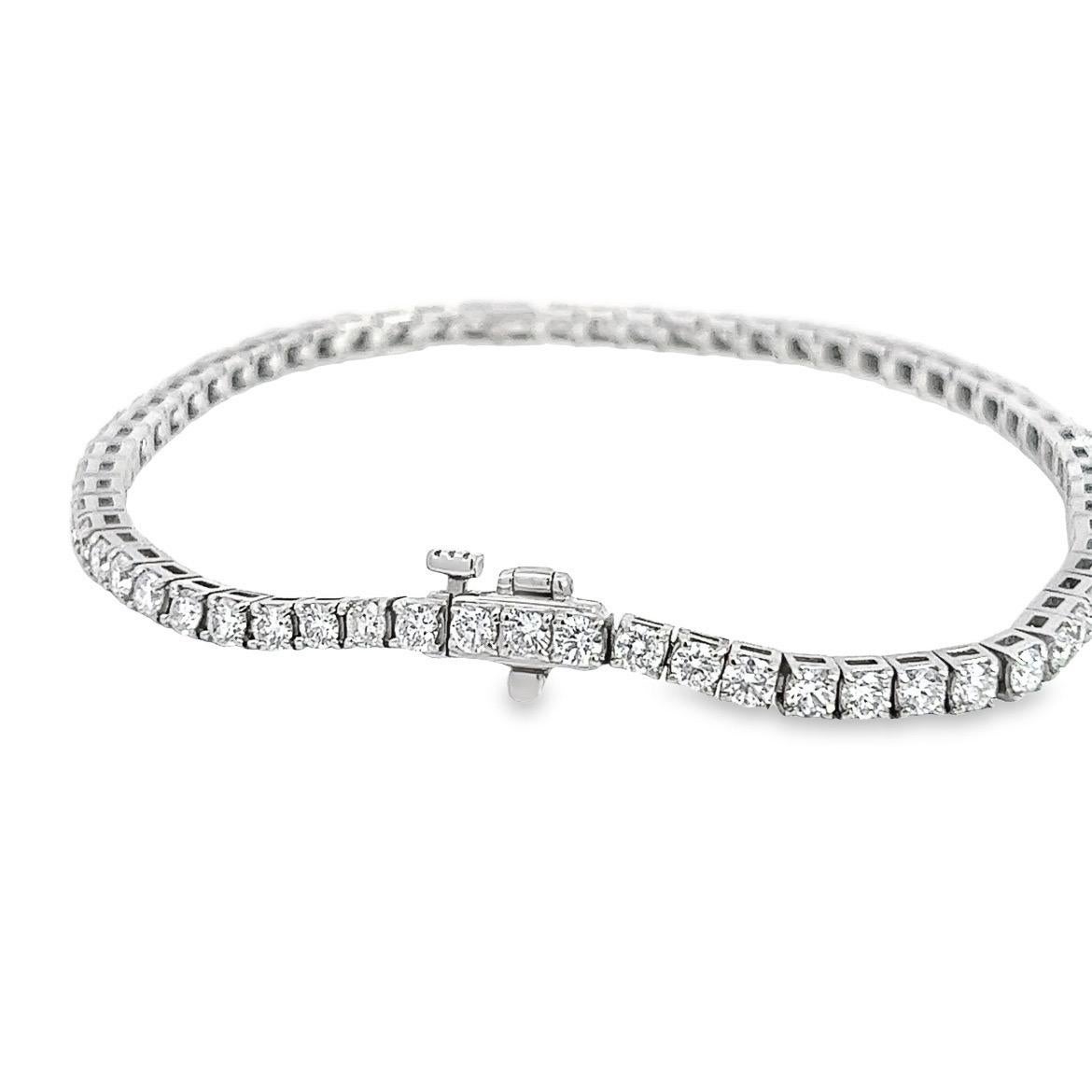 14k White Gold Tennis Bracelet with 4CT of Natural Full Brilliant Cut Diamonds 
Classic, high quality, perfect for every occasion.
Natural Full Brilliant Cut Diamonds 
14k White Gold
4 prongs setting
Number of Diamonds: 65
Total Diamonds Weight: