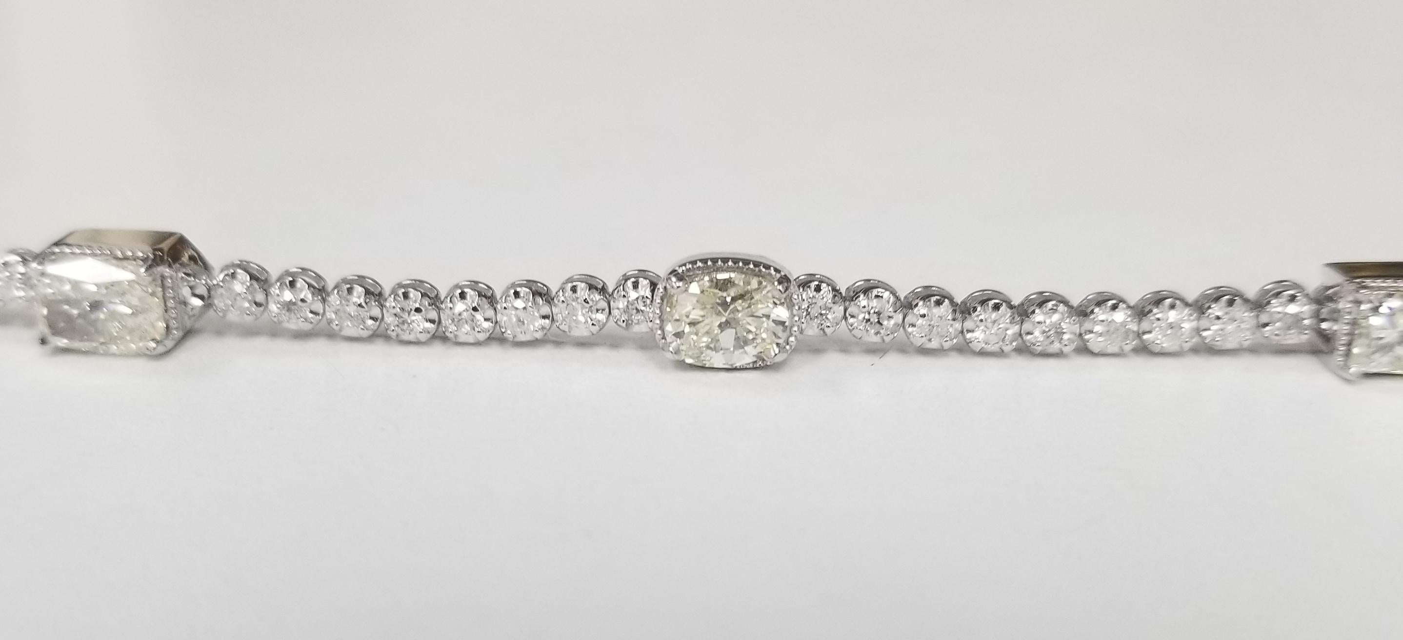 14k White Gold Tennis Bracelet with 5 Fancy Shape and 51 Round Diamonds 4.01cts In New Condition For Sale In Los Angeles, CA