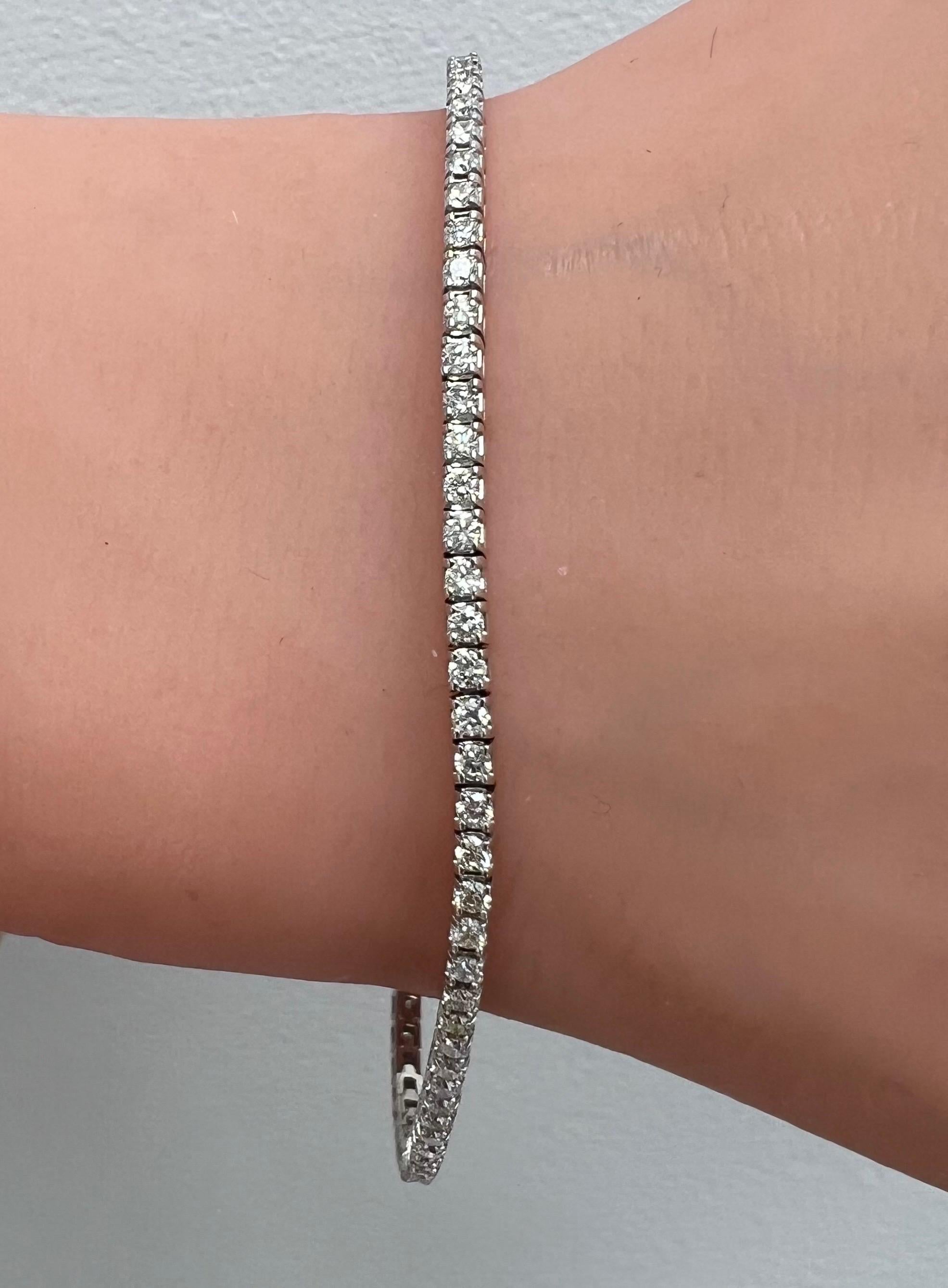 14k White Gold Tennis Bracelet with Natural Full Cut Diamonds- G/H Vs/Si1 - 2CT.
Classic for every occasion
Natural Full Cut Diamonds 
14k White Gold
4 prongs
Number of Diamonds: 79
Total Diamonds Weight: 2.00 Carats
Diamond’s Color: G/H
Diamond’s
