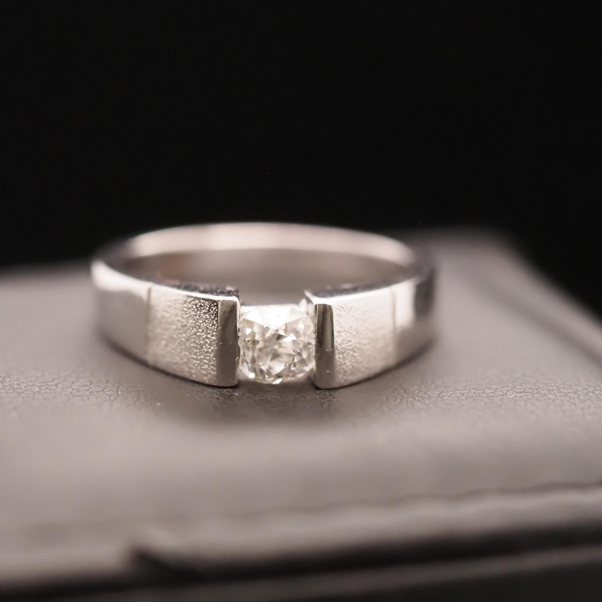 14K White Gold Tension Set Old Mine Cut Diamond Ring In Good Condition For Sale In Atlanta, GA
