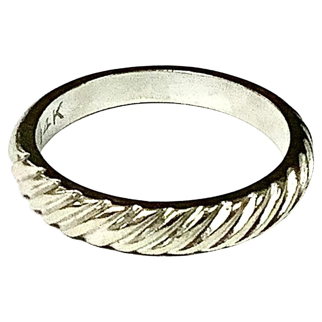 Bague à bande texturée en or blanc 14K en vente