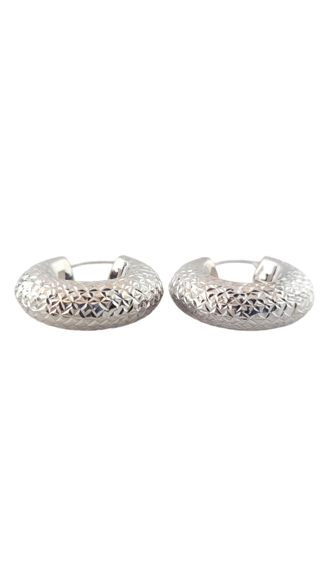 14K White Gold Textured Puffed Hoop Earrings #16363 In Good Condition For Sale In Washington Depot, CT