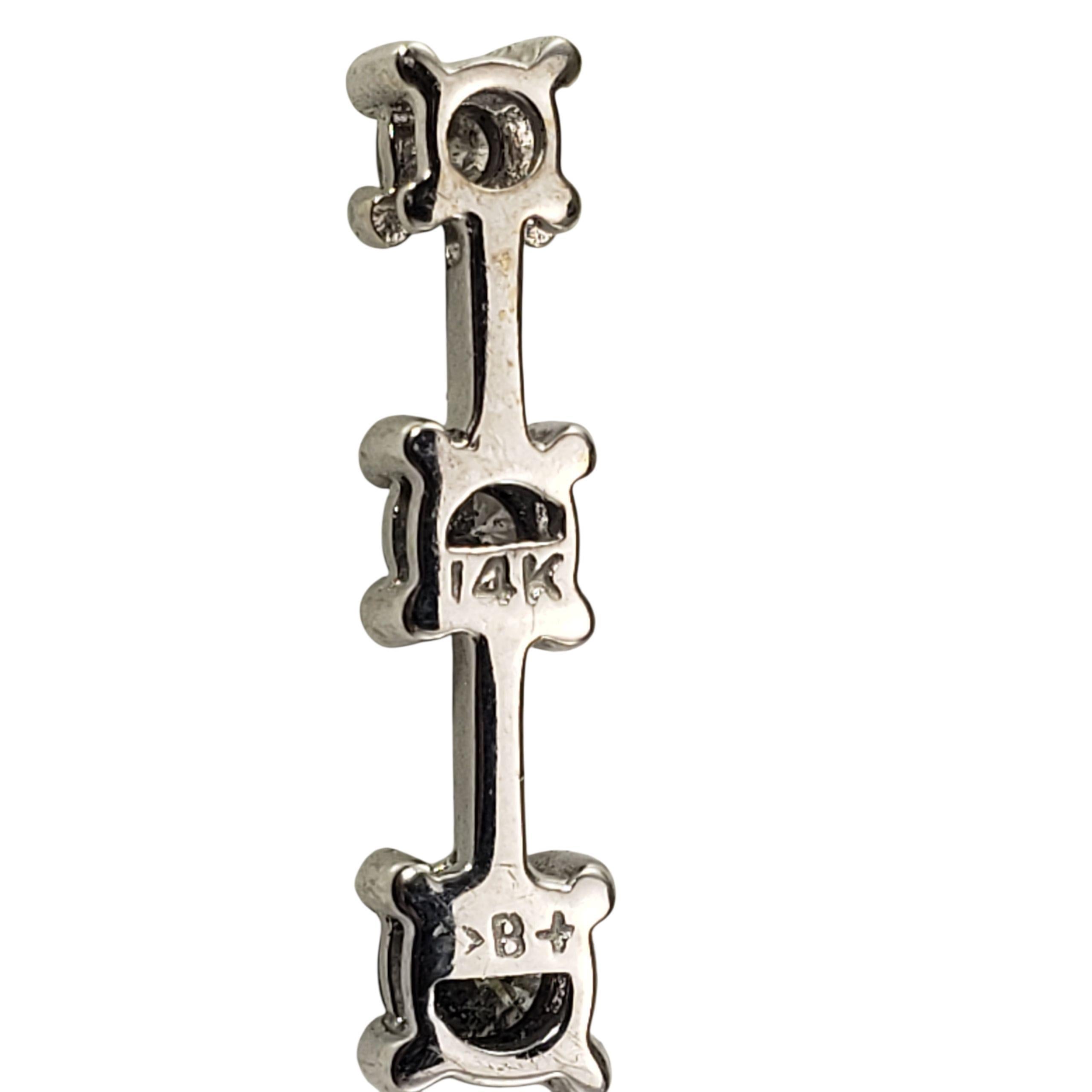 Pendentif trois diamants en or blanc 14K #23460 Bon état - En vente à Washington Depot, CT