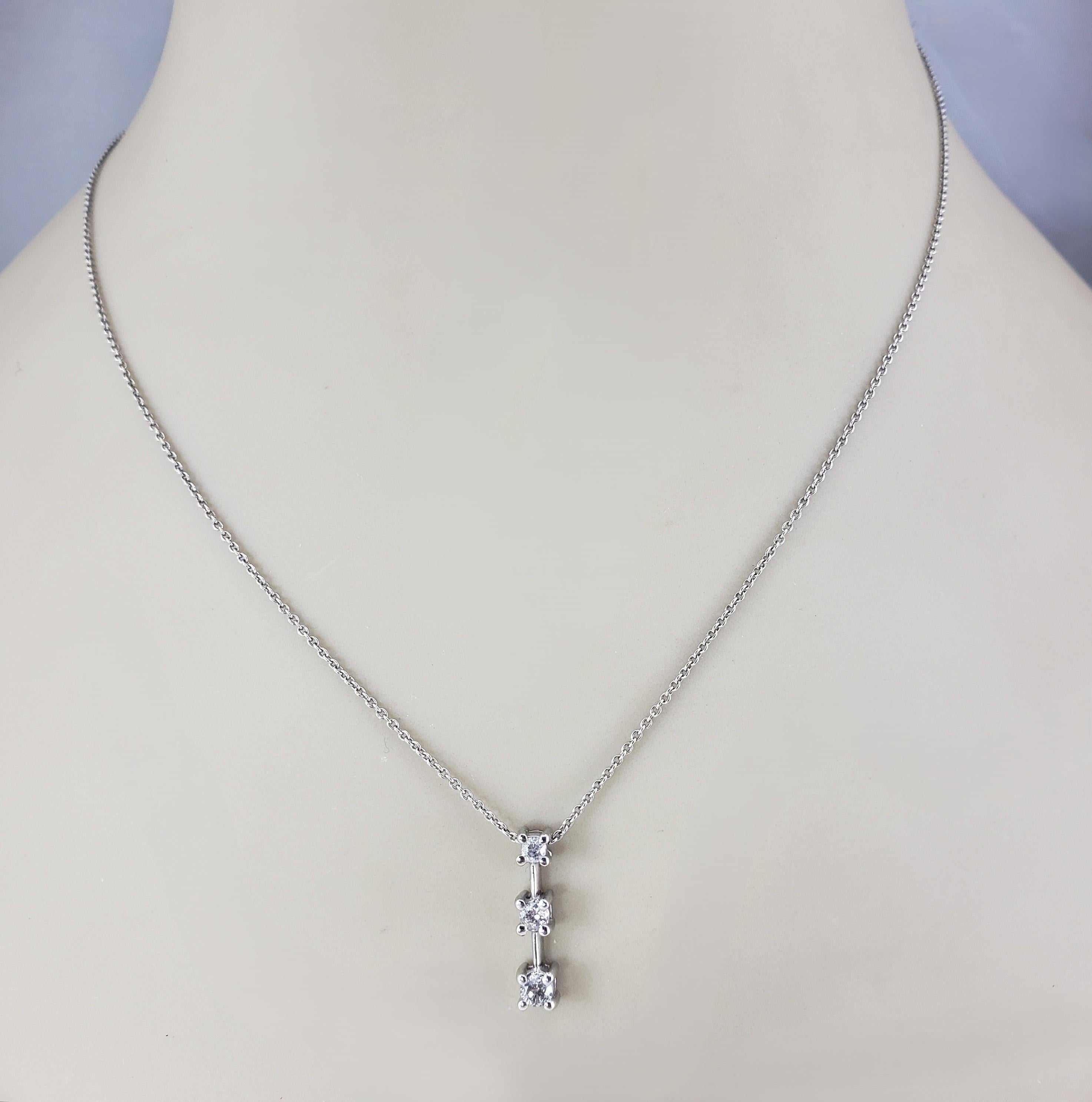 Pendentif trois diamants en or blanc 14K #23460 Pour femmes en vente