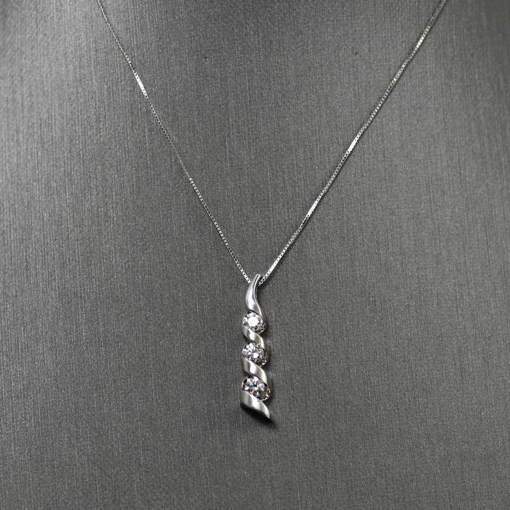 14K White Gold Three Diamond Pendant Necklace 0.45ct 1