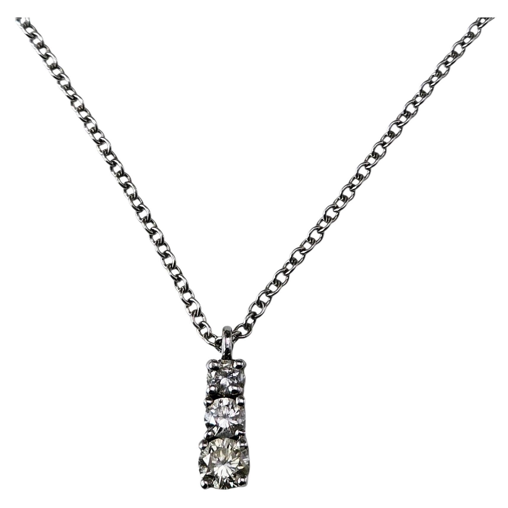 14K White Gold Three-Diamond Pendant Necklace #24190 en venta