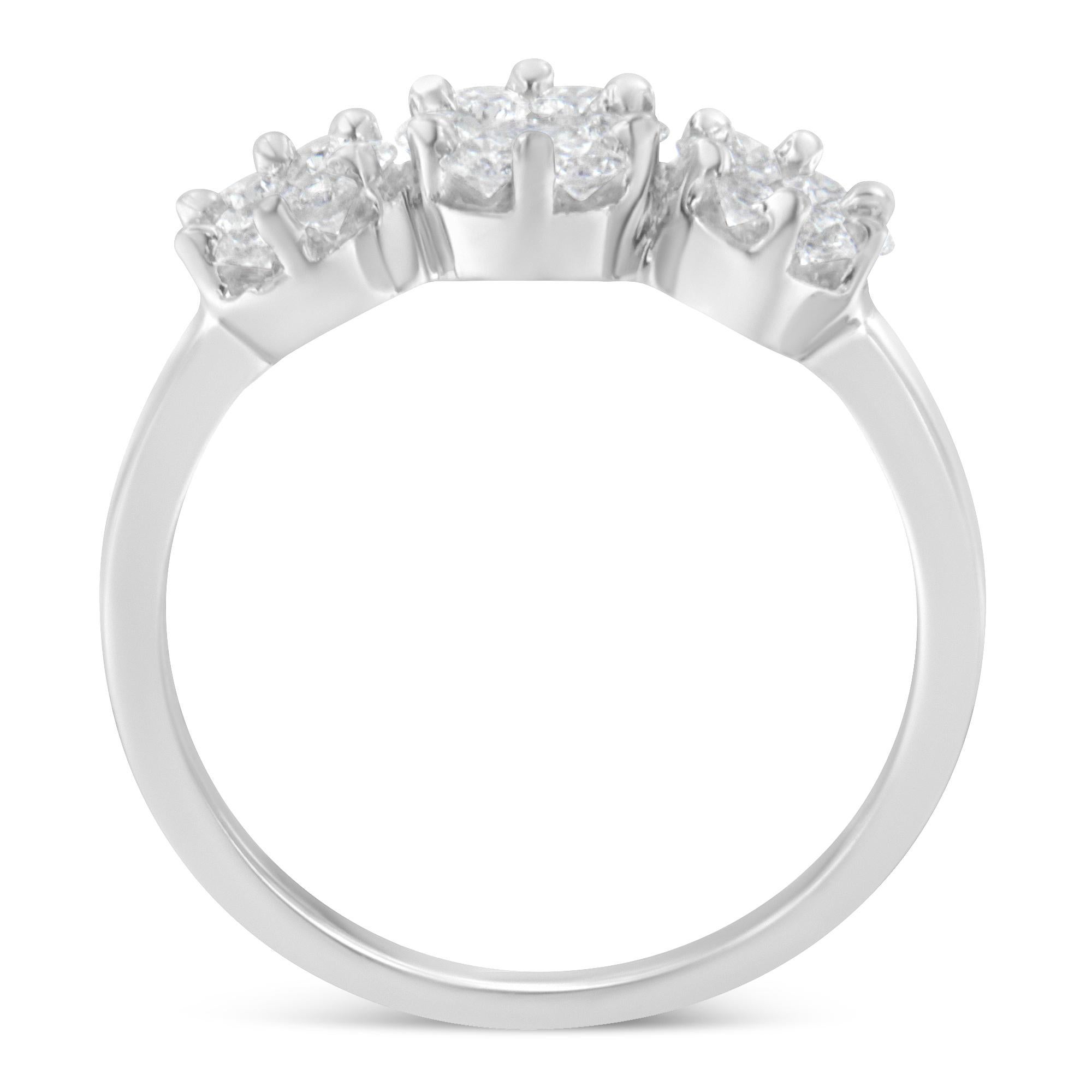 14K Weißgold Dreistein-Cluster-Diamantring mit 0,7 Karat Diamanten () 3