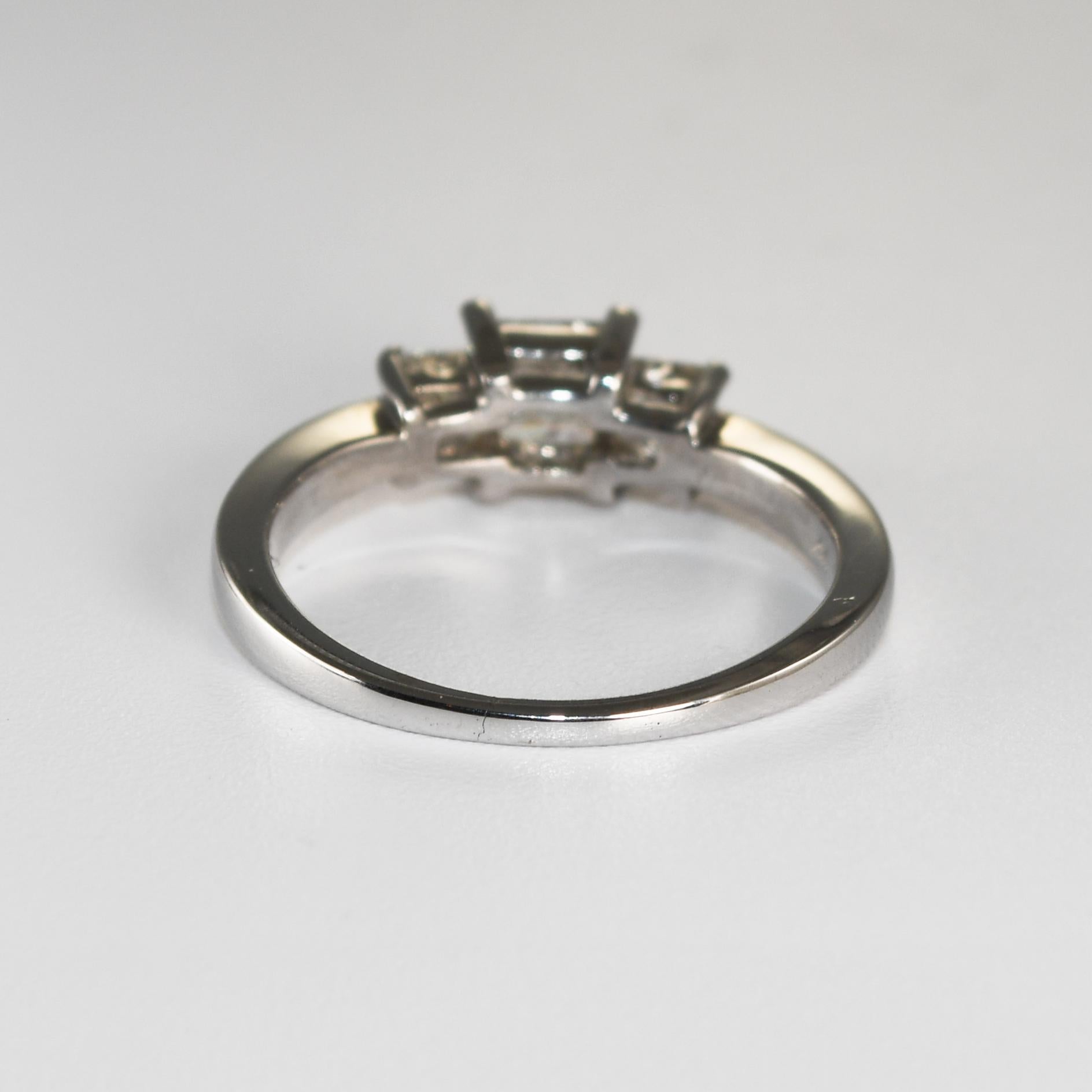 14K White Gold Three-Stone Diamond Engagement Ring 1.15ct In Excellent Condition For Sale In Laguna Beach, CA