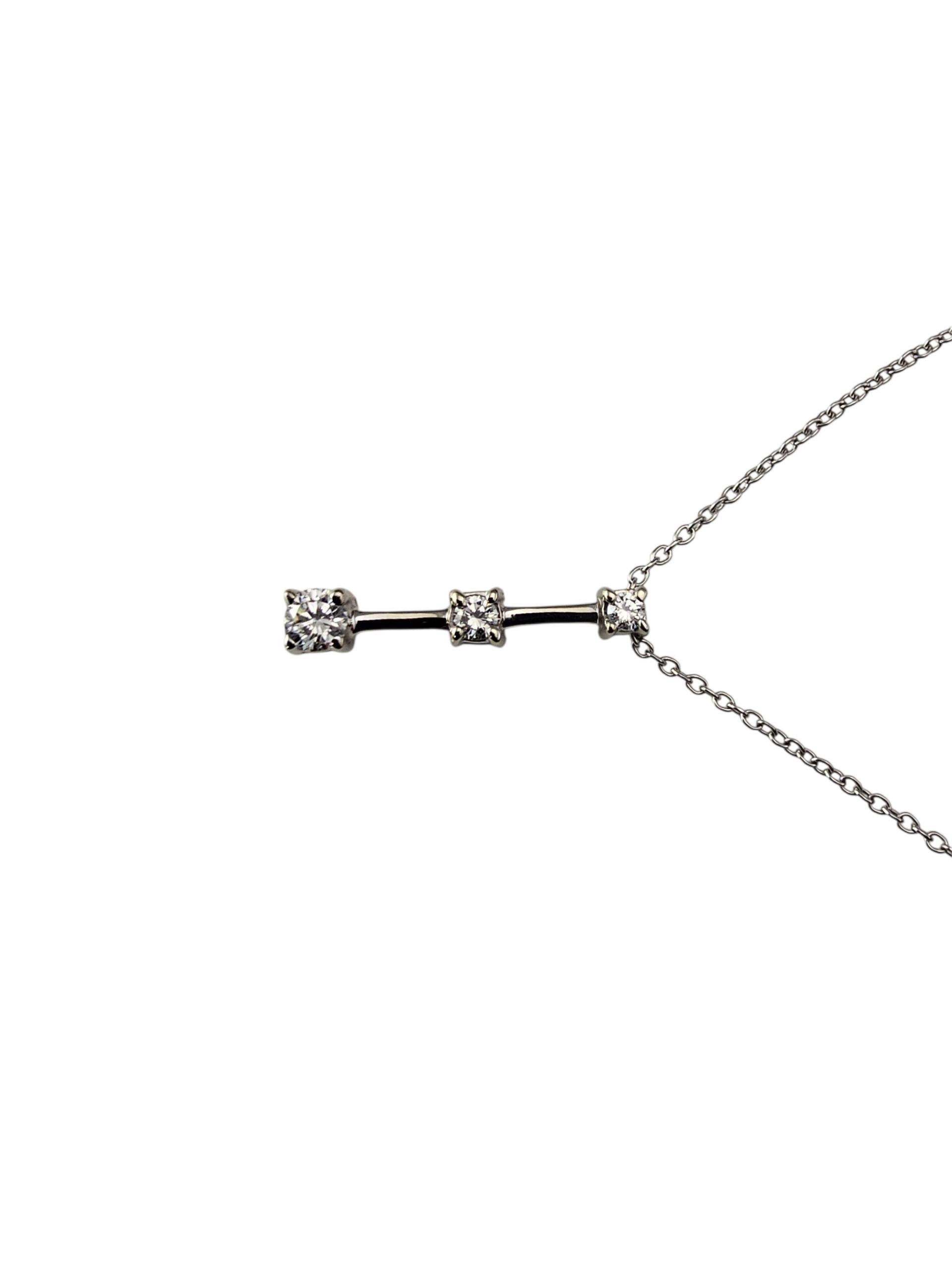 Taglio brillante Collana con tre pietre di diamante in oro bianco 14K #23891 in vendita