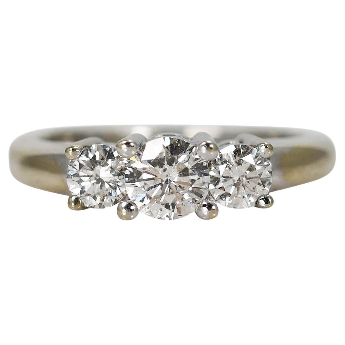 Anello con tre pietre di diamante in oro bianco 14K 1,02ct